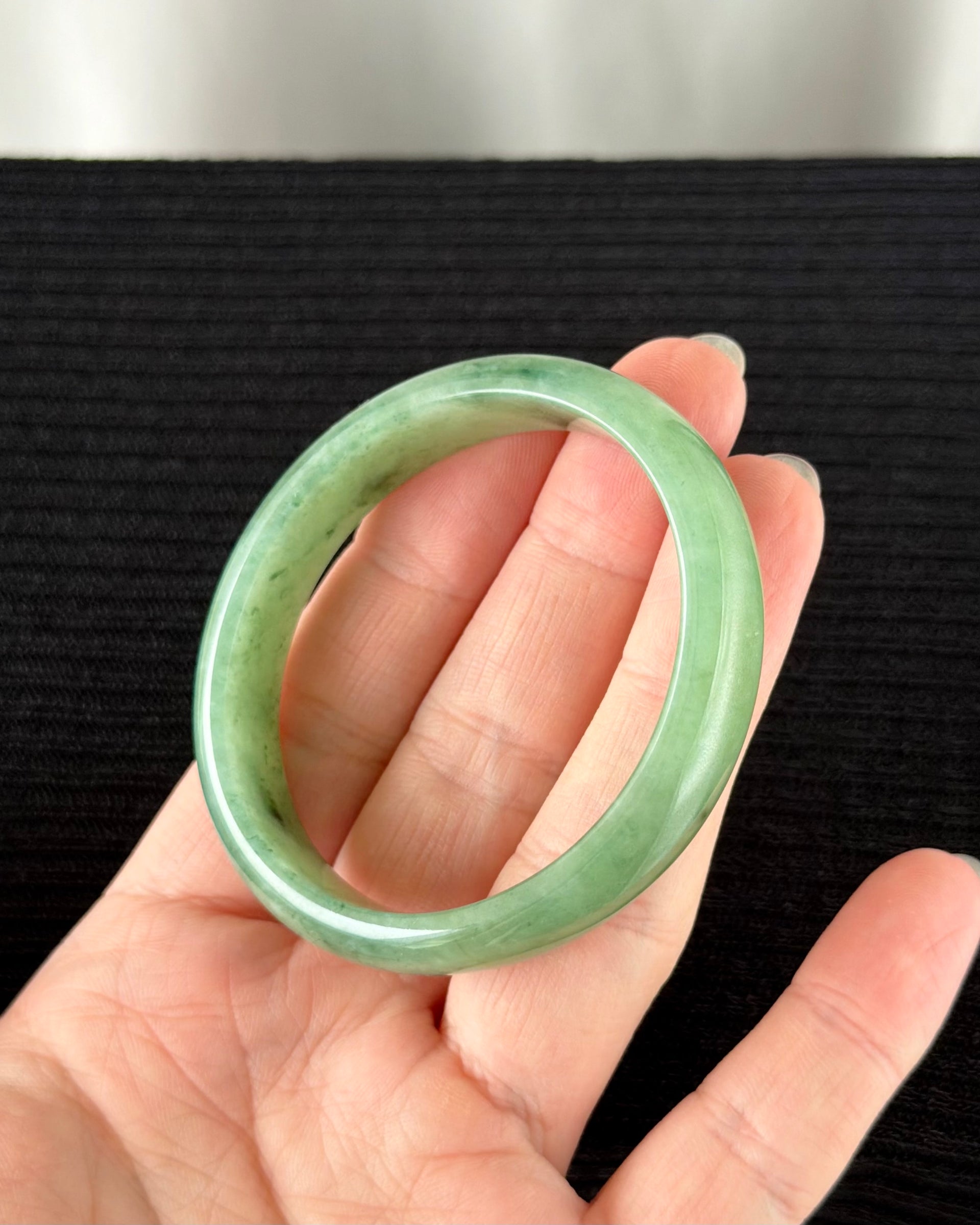 Emerald Bamboo Grove 53.4mm Oval Jadeite Bangle 翠竹深幽 (Preview)