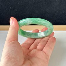 Load image into Gallery viewer, 122858 57.7mm Full Apple Green Jadeite Bangle
