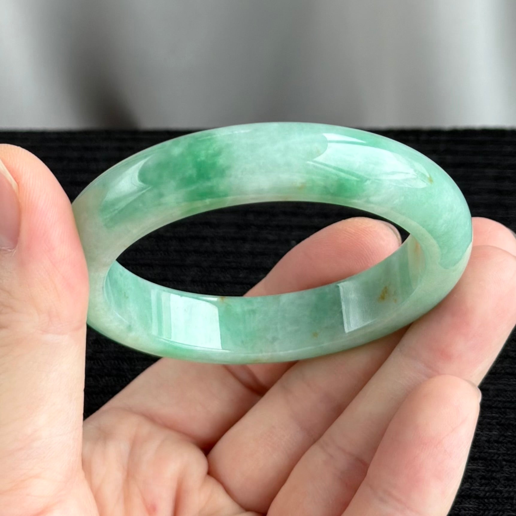 Green Hills Beyond Jadeite Bangle 54.4mm 远翠叠岫