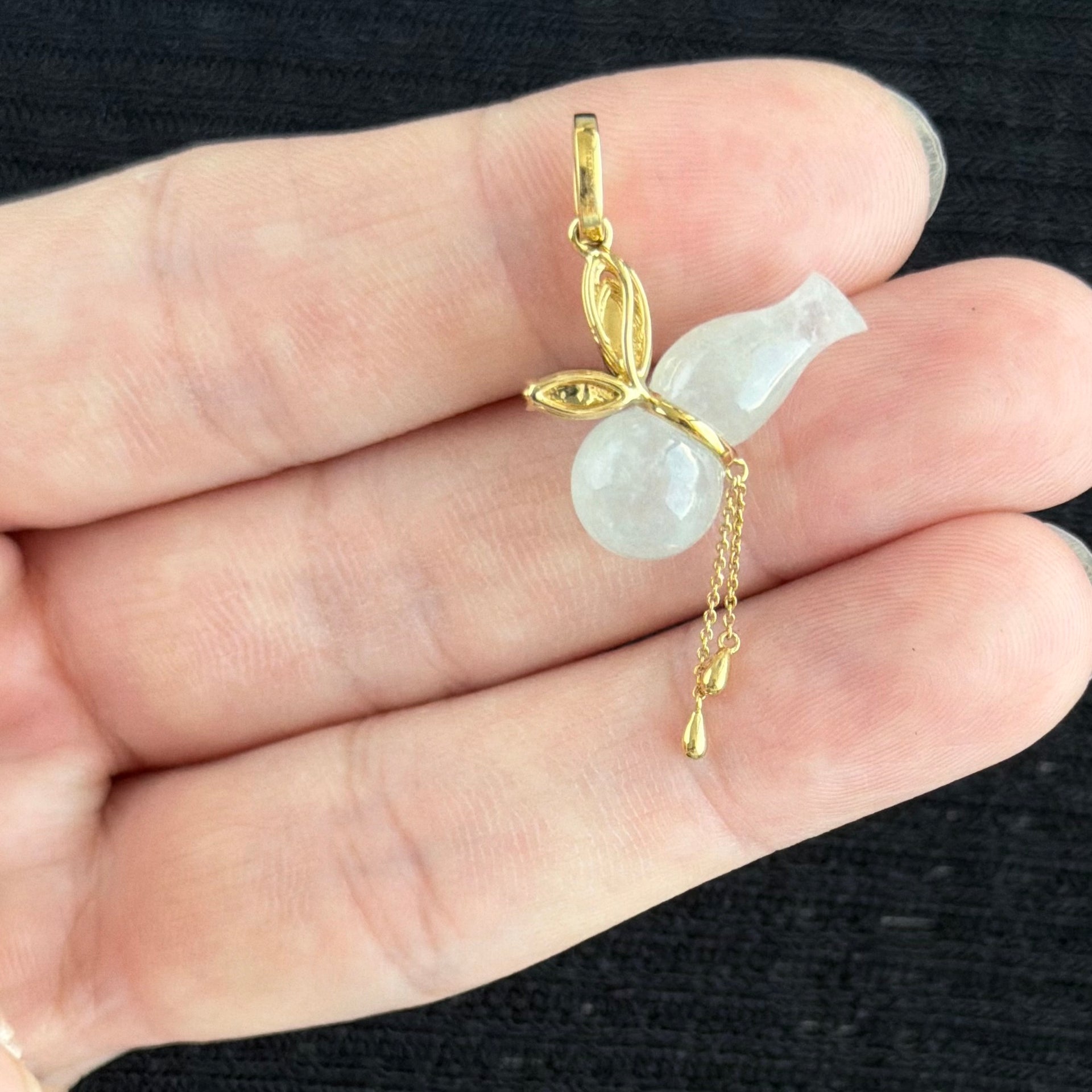 Moonlight over Emerald Vines Jadeite Pendant 月影摇翠