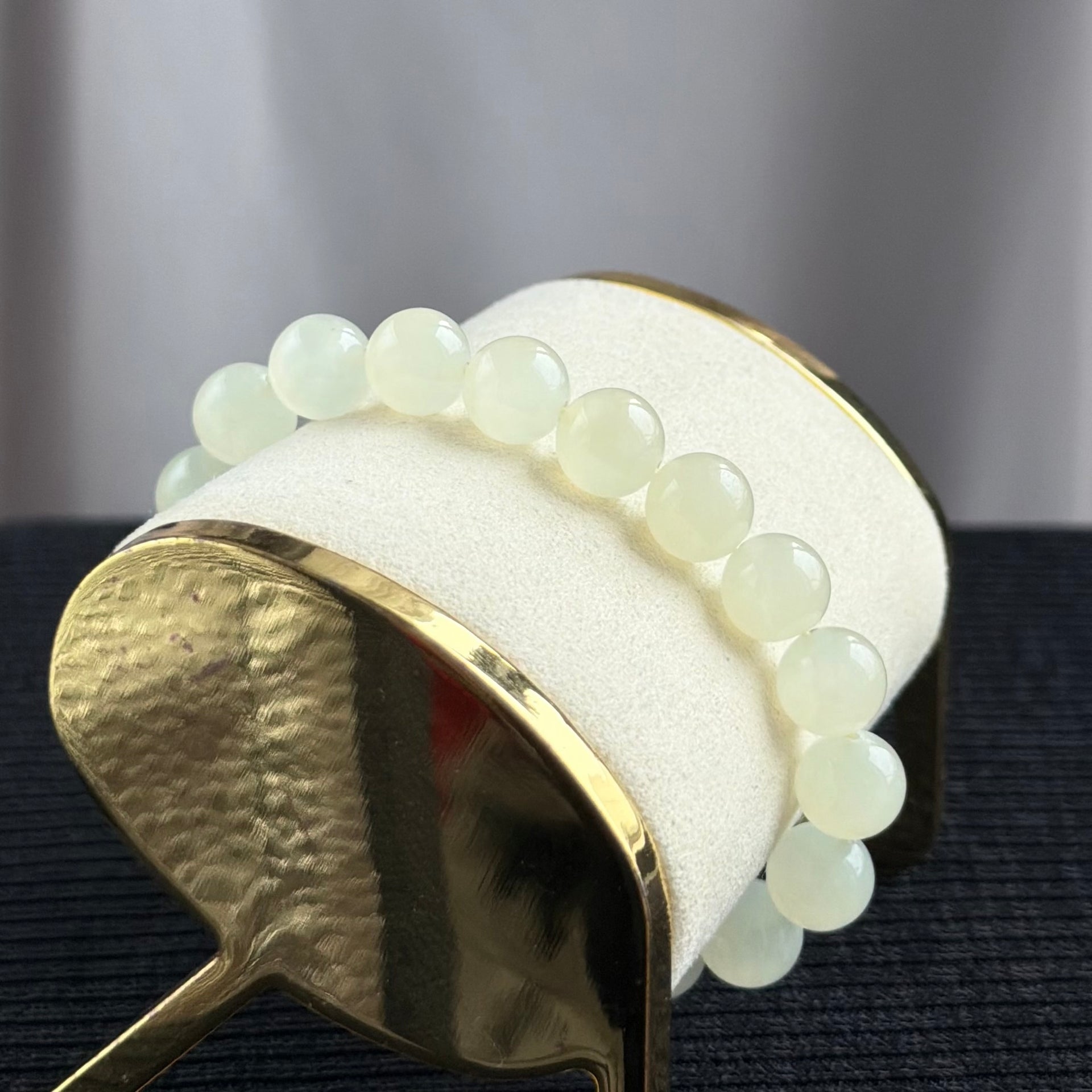 Silk Moon on the Frozen Lake 10.0mm Nephrite Bracelet 凝脂月华