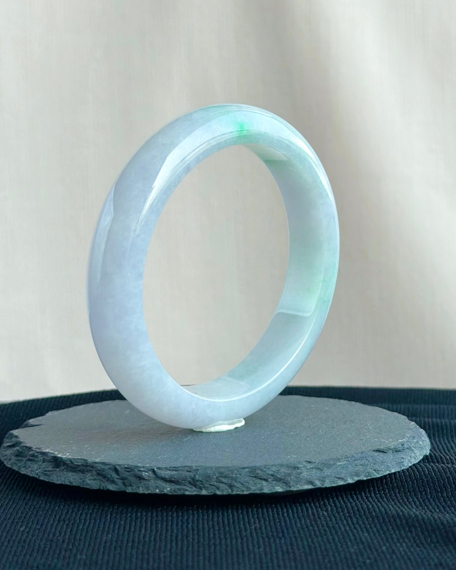 Wisteria in the Spring Rain 57.6mm Jadeite Bangle 春雨紫藤 (Preview)