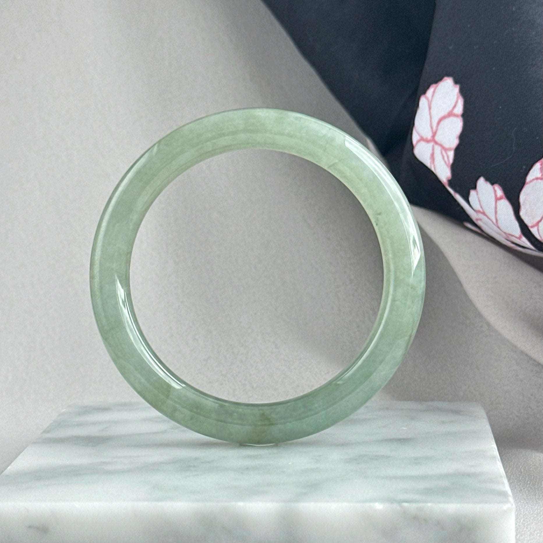 123553 53.5mm Celadon Green Rounded Jadeite Bangle