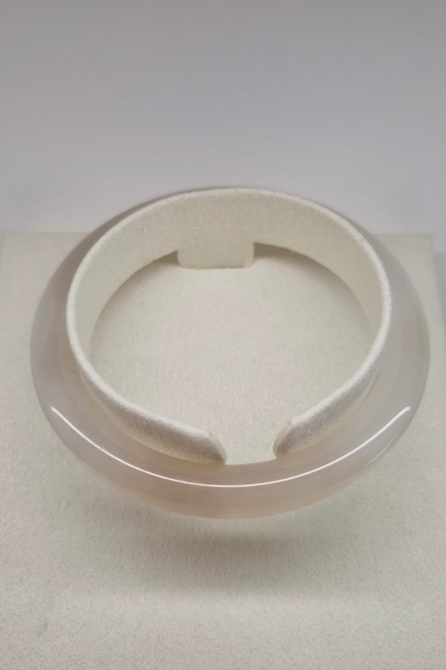First Snow at Arashiyama 55.4mm Nephrite Bangle 岚山初雪 (Preview)
