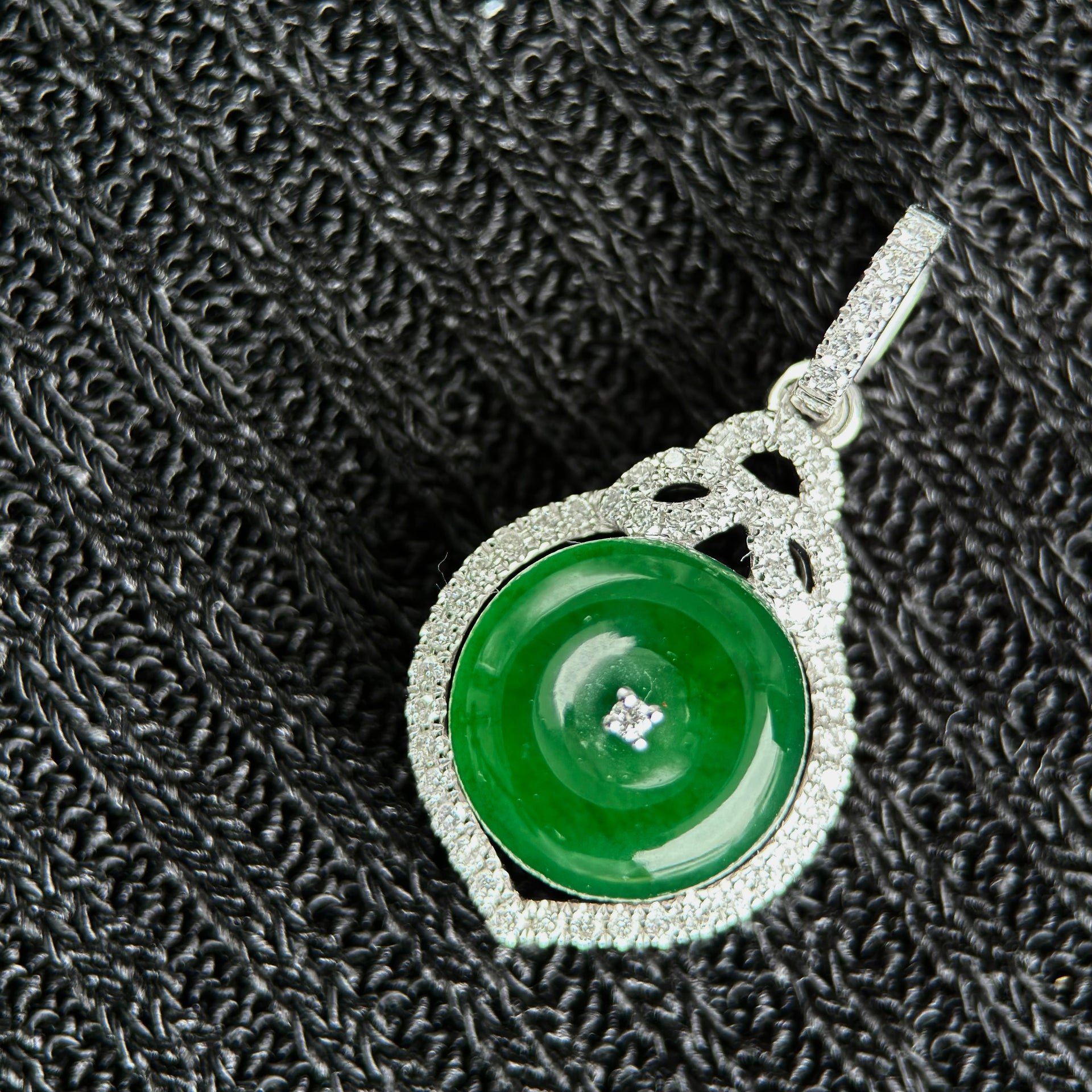 Emerald Dewdrop Jadeite Pendant 翠滴流光