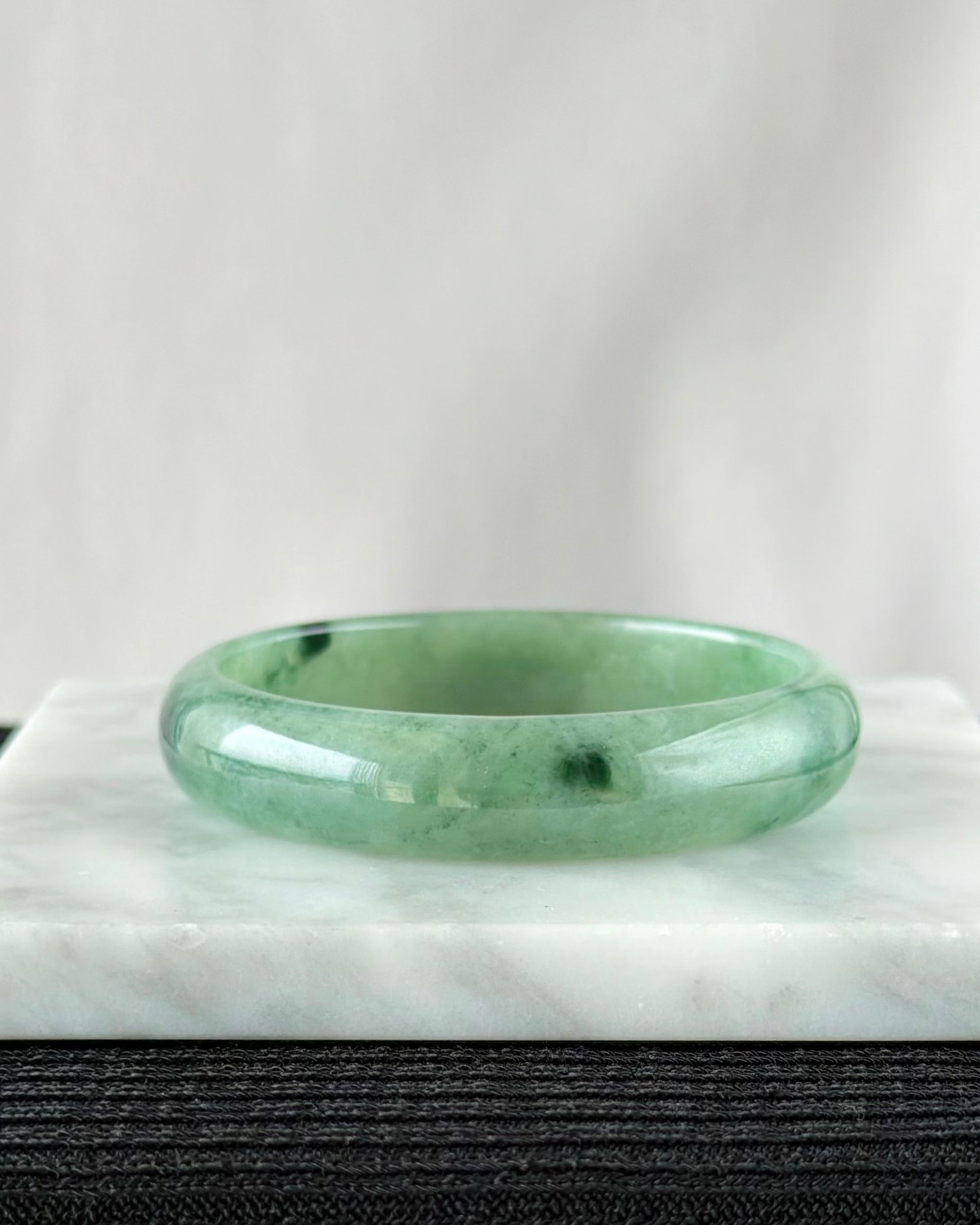 Emerald Bamboo Grove 53.4mm Oval Jadeite Bangle 翠竹深幽 (Preview)