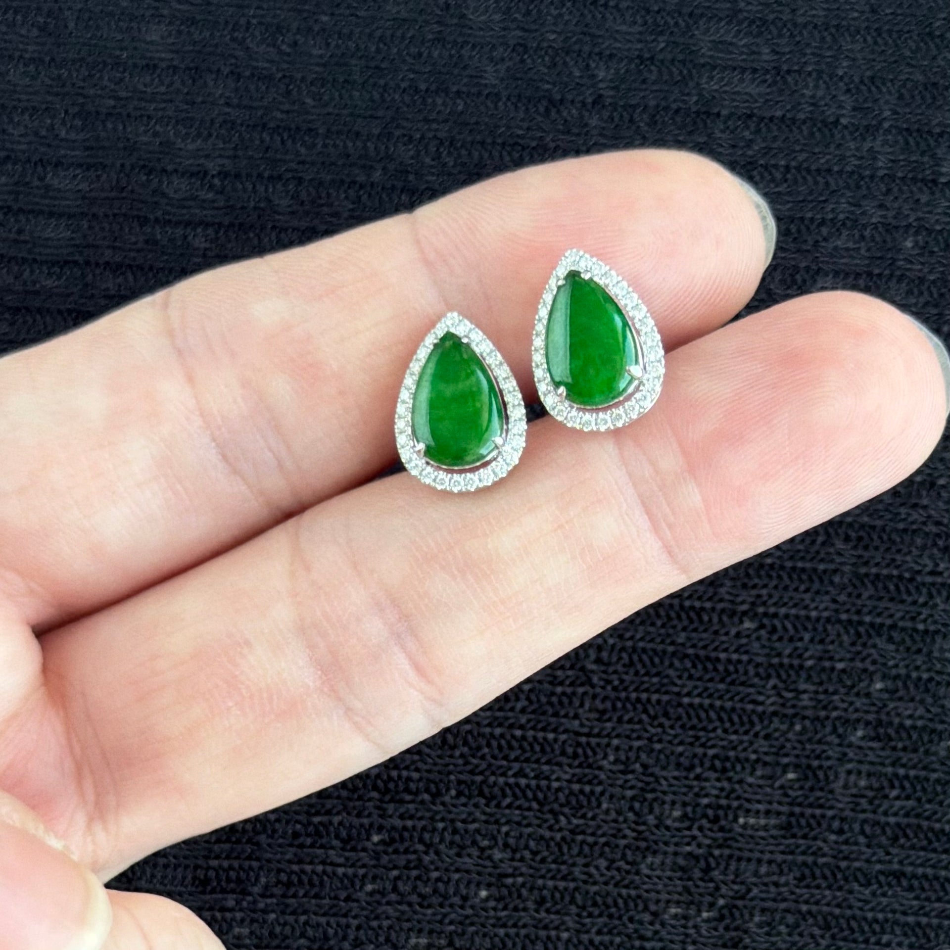 The Morning Dew Jadeite Earrings 露沁春枝