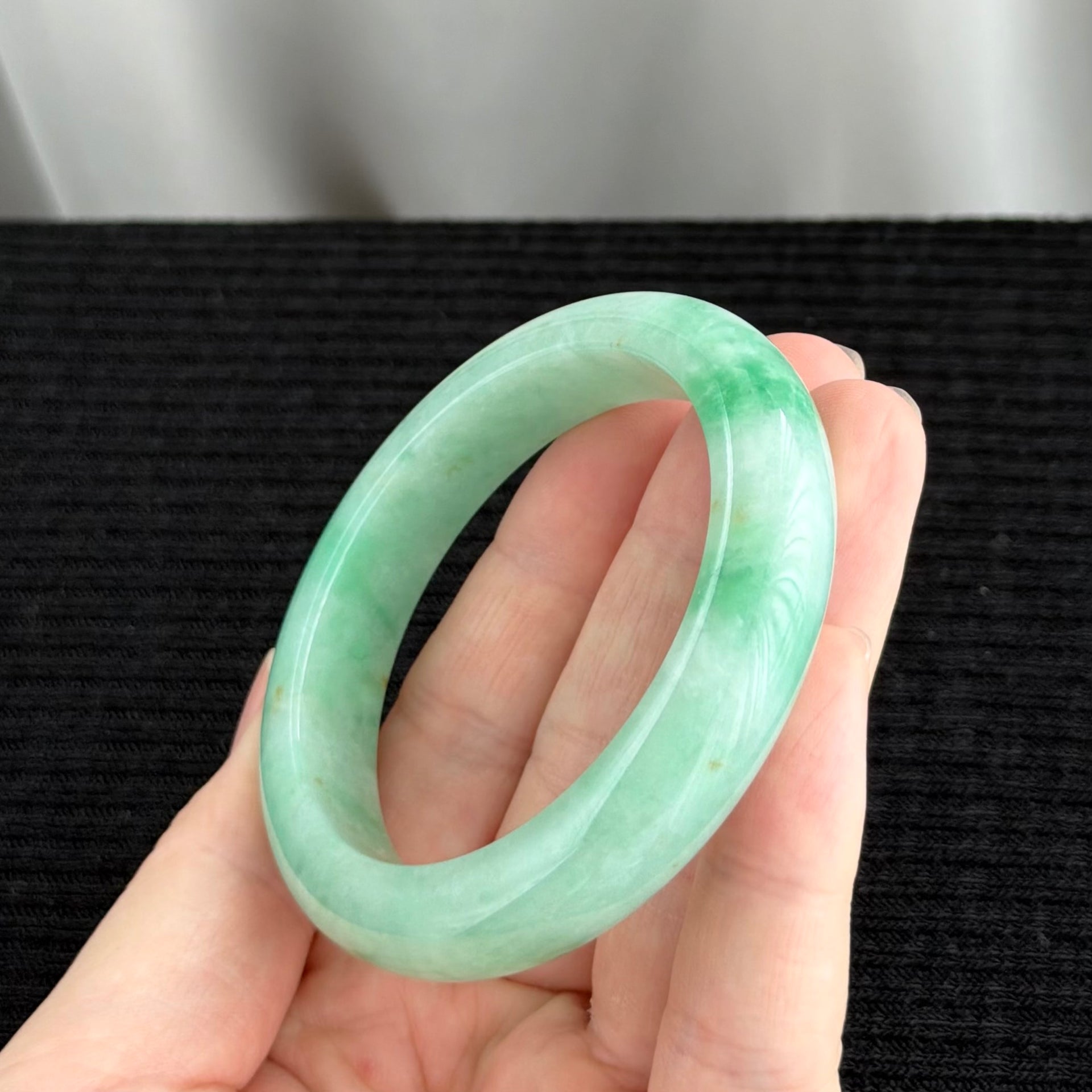 Green Hills Beyond Jadeite Bangle 54.4mm 远翠叠岫