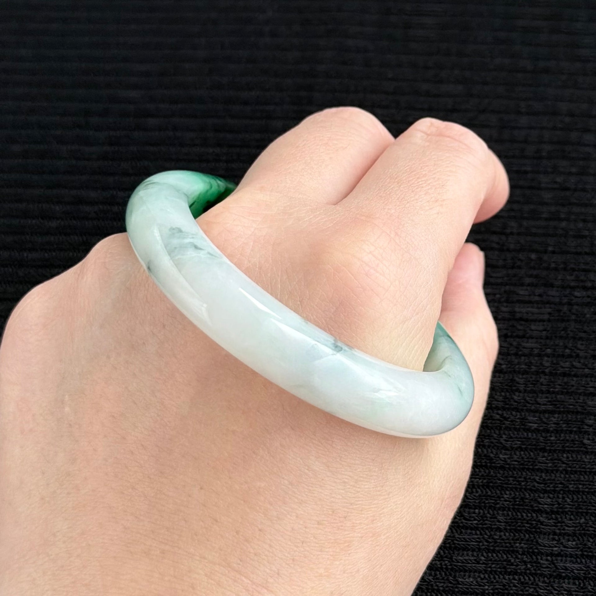 The Emerald Silk-Road Jadeite Bangle 54.3mm 碧丝万缕