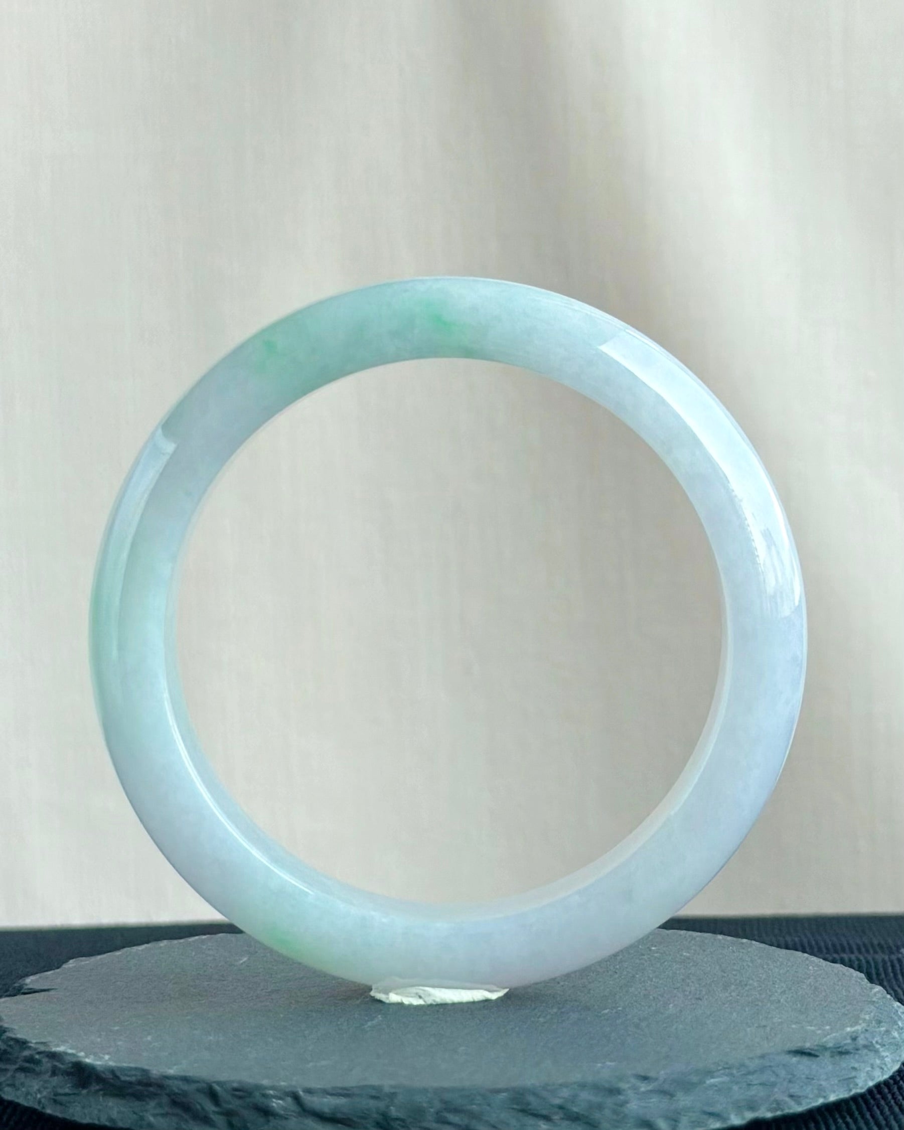 Wisteria in the Spring Rain 57.6mm Jadeite Bangle 春雨紫藤 (Preview)