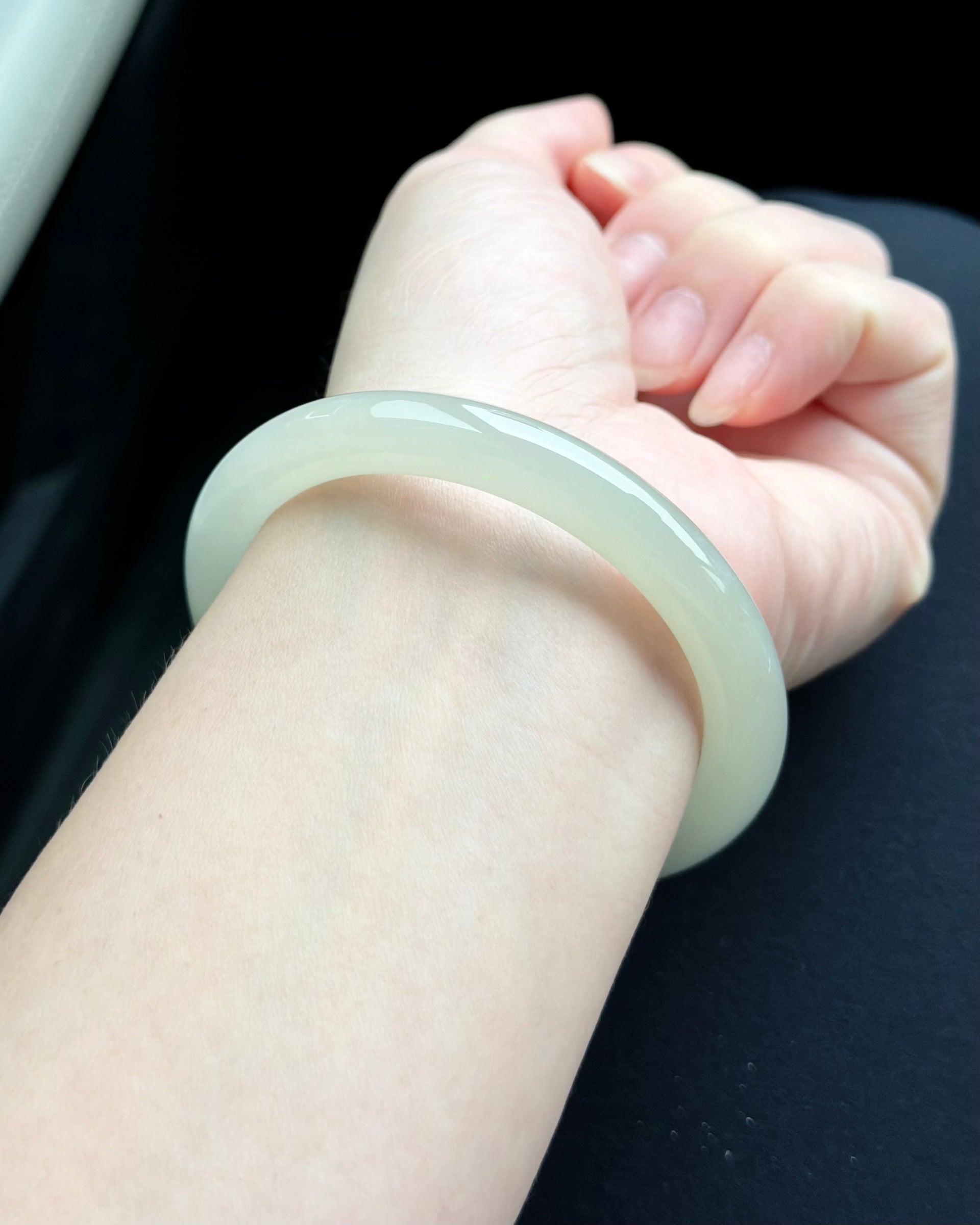 Dew on the White Magnolia 58.0mm Nephrite Bangle 白玉兰露 (Preview)