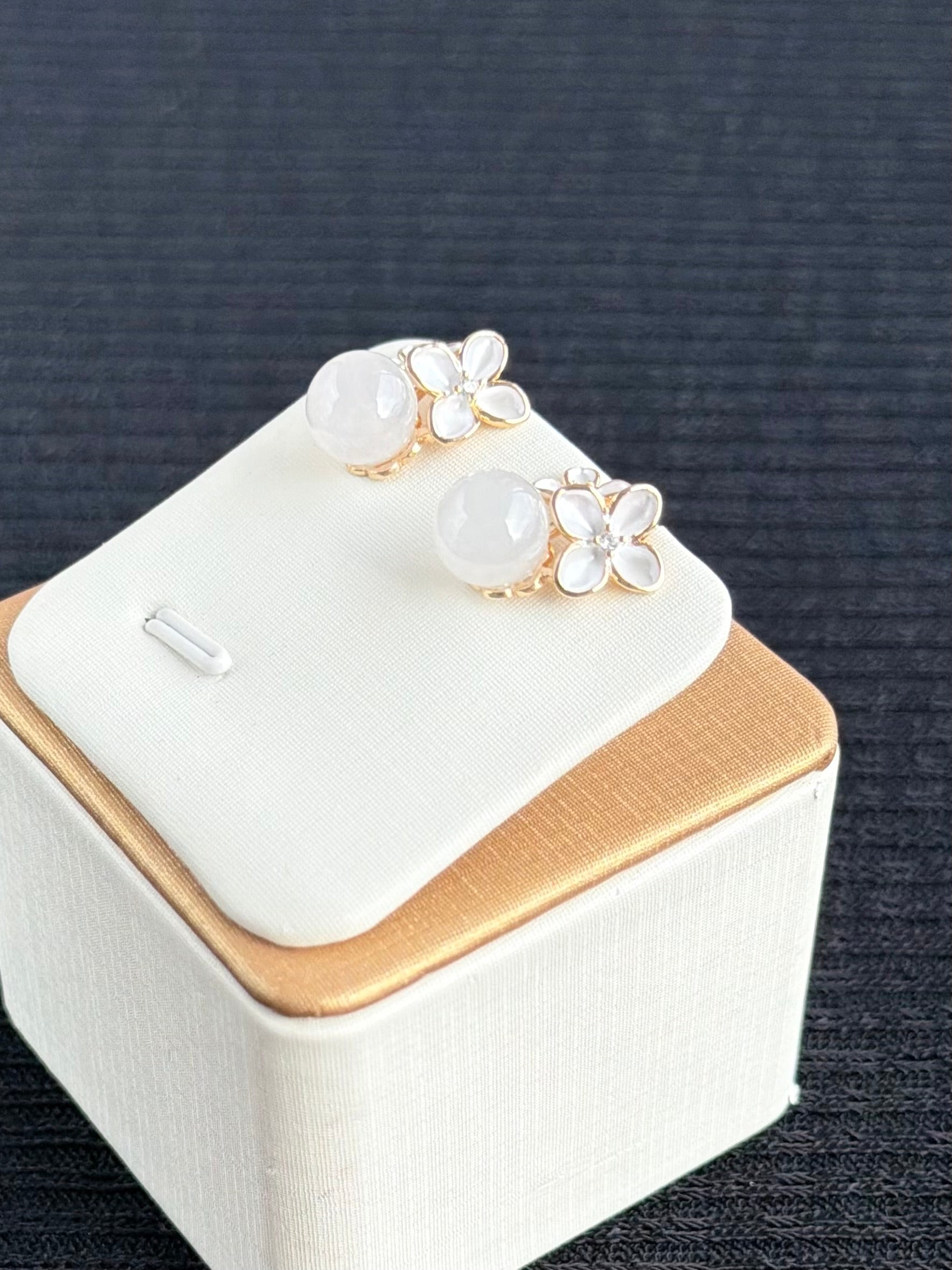 Moon-Kissed Bloom Earrings - Frost Dew 月吻花开 • 冰露
