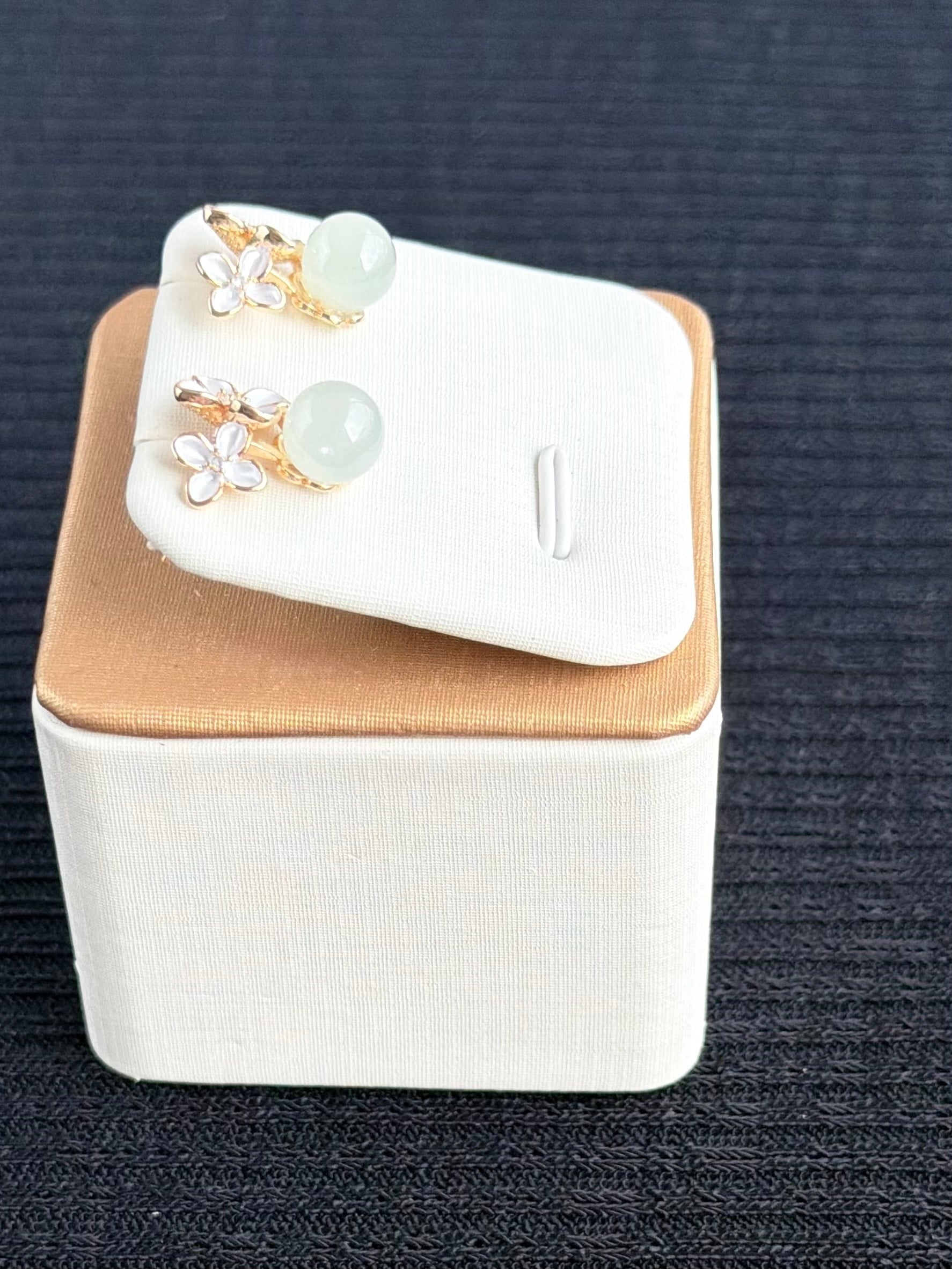 Moon-Kissed Bloom Earrings - Clear Stream 月吻花开 • 清溪