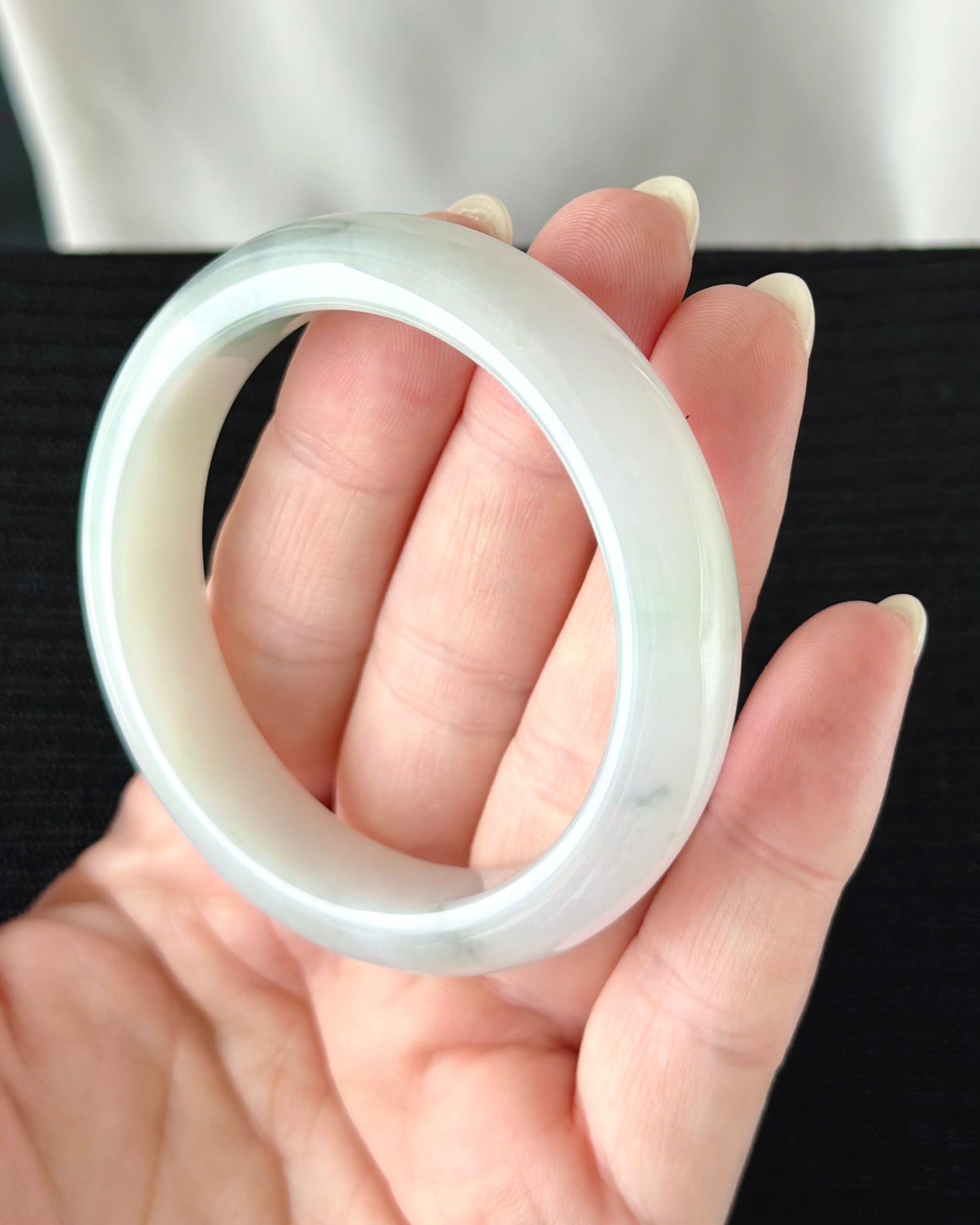 Moonlight over the Snow Lotus 53.4mm Jadeite Bangle 雪莲月影 (Preview)