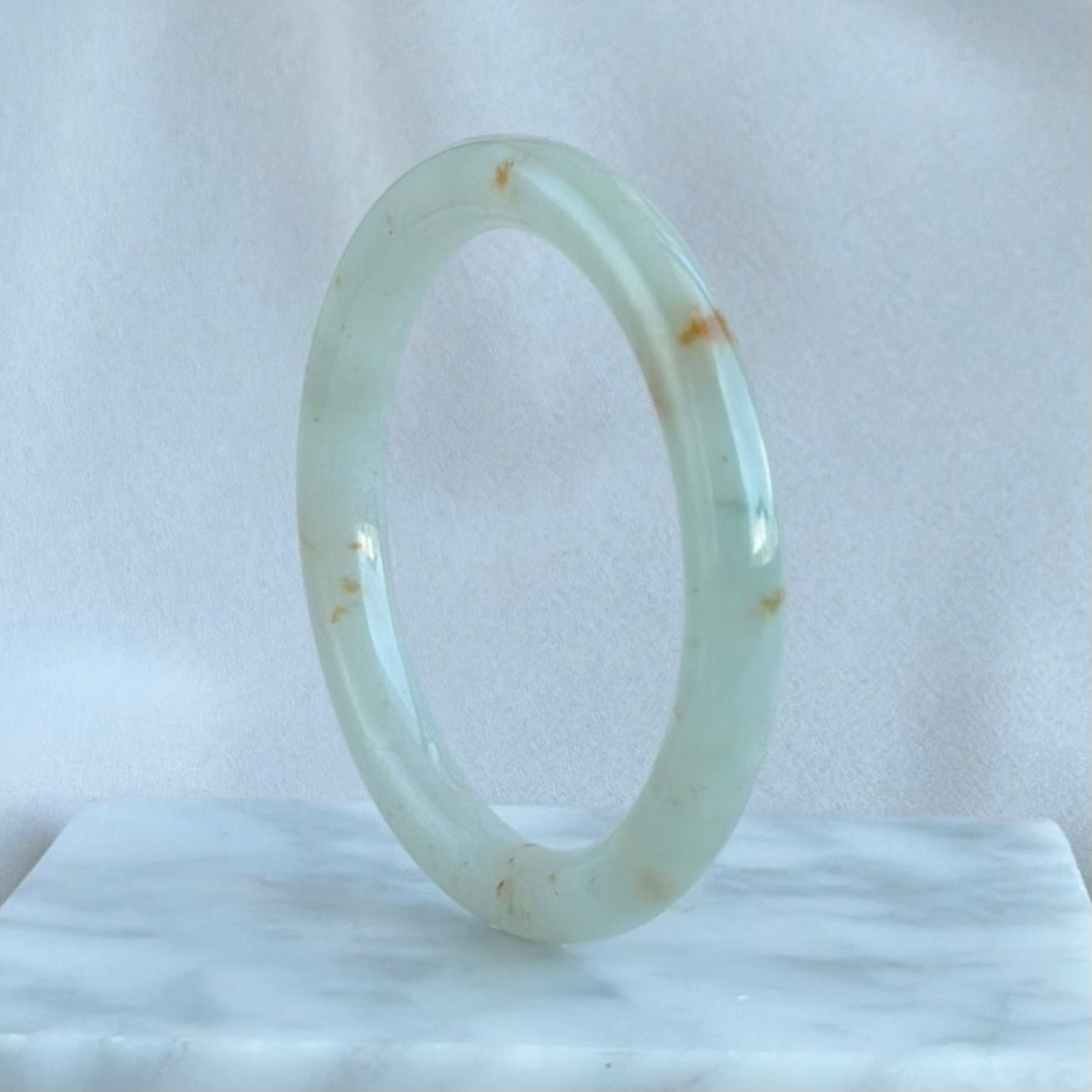 Golden Blossoms on First Snow Jadeite Bangle 54.6mm 雪里金桂