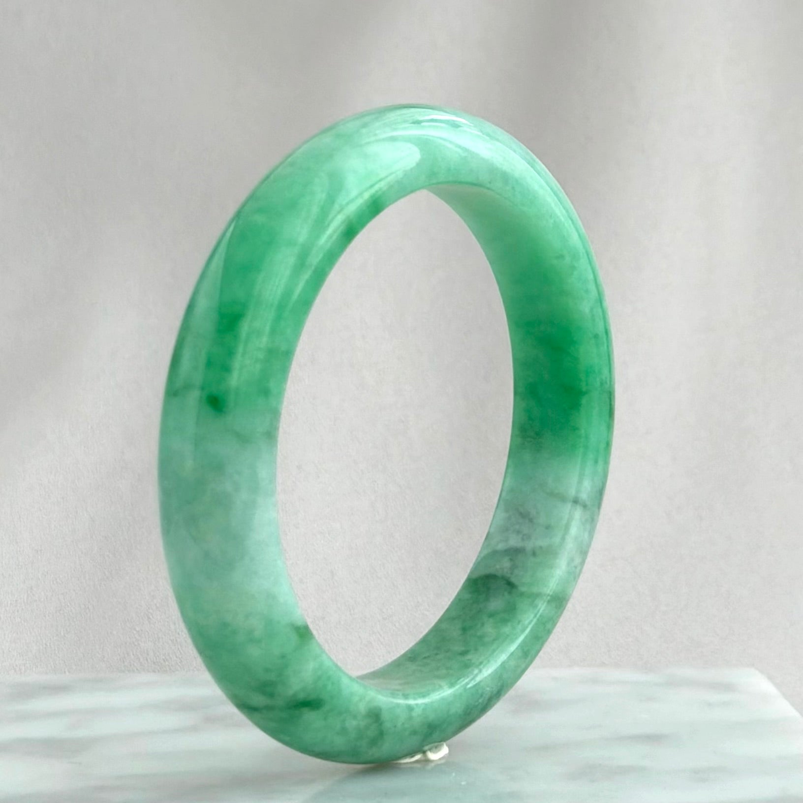 Jiuzhaigou’s Emerald Mirror 54.6mm Jadeite Bangle 九寨翠镜