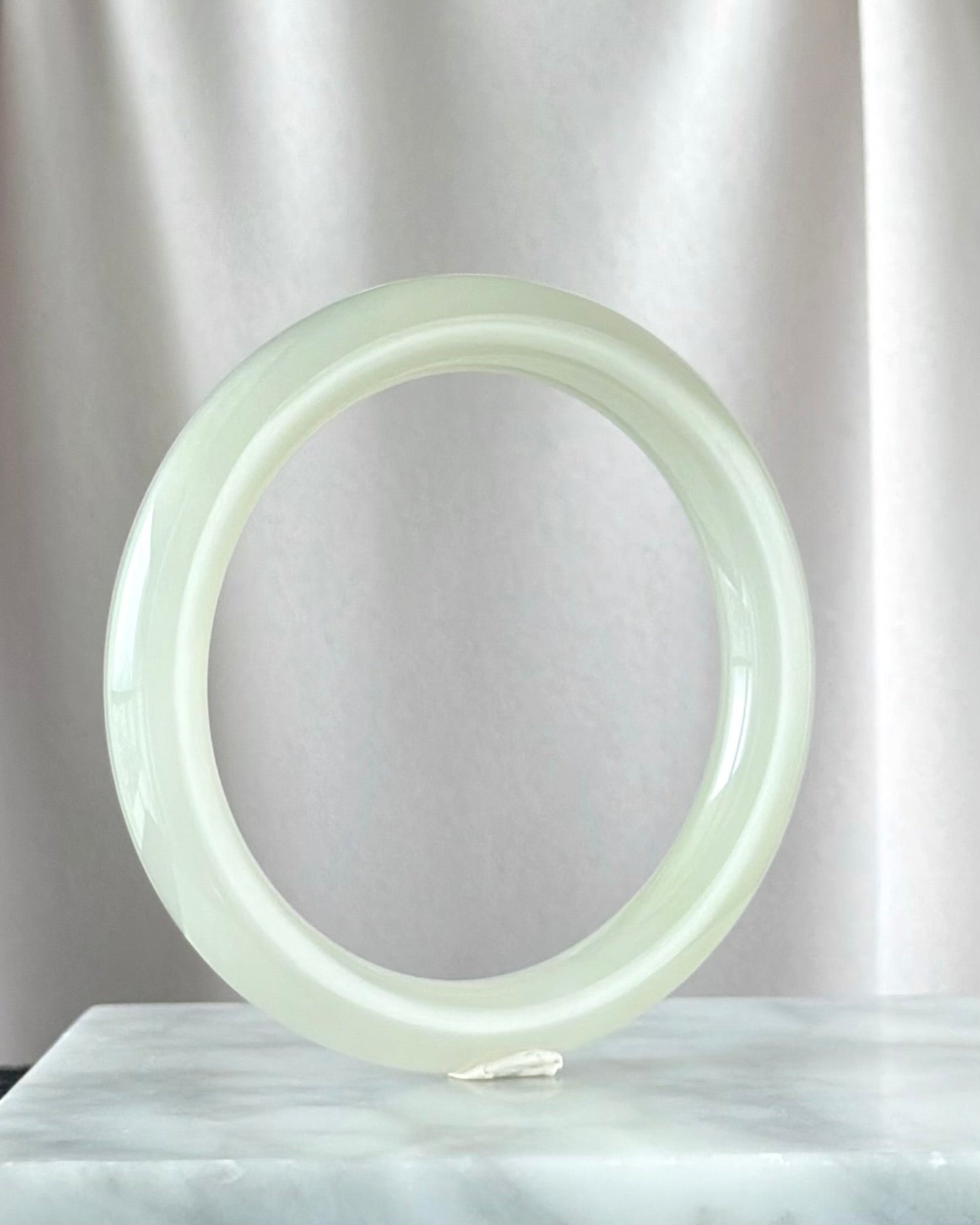 Dew on the White Magnolia 58.0mm Nephrite Bangle 白玉兰露 (Preview)