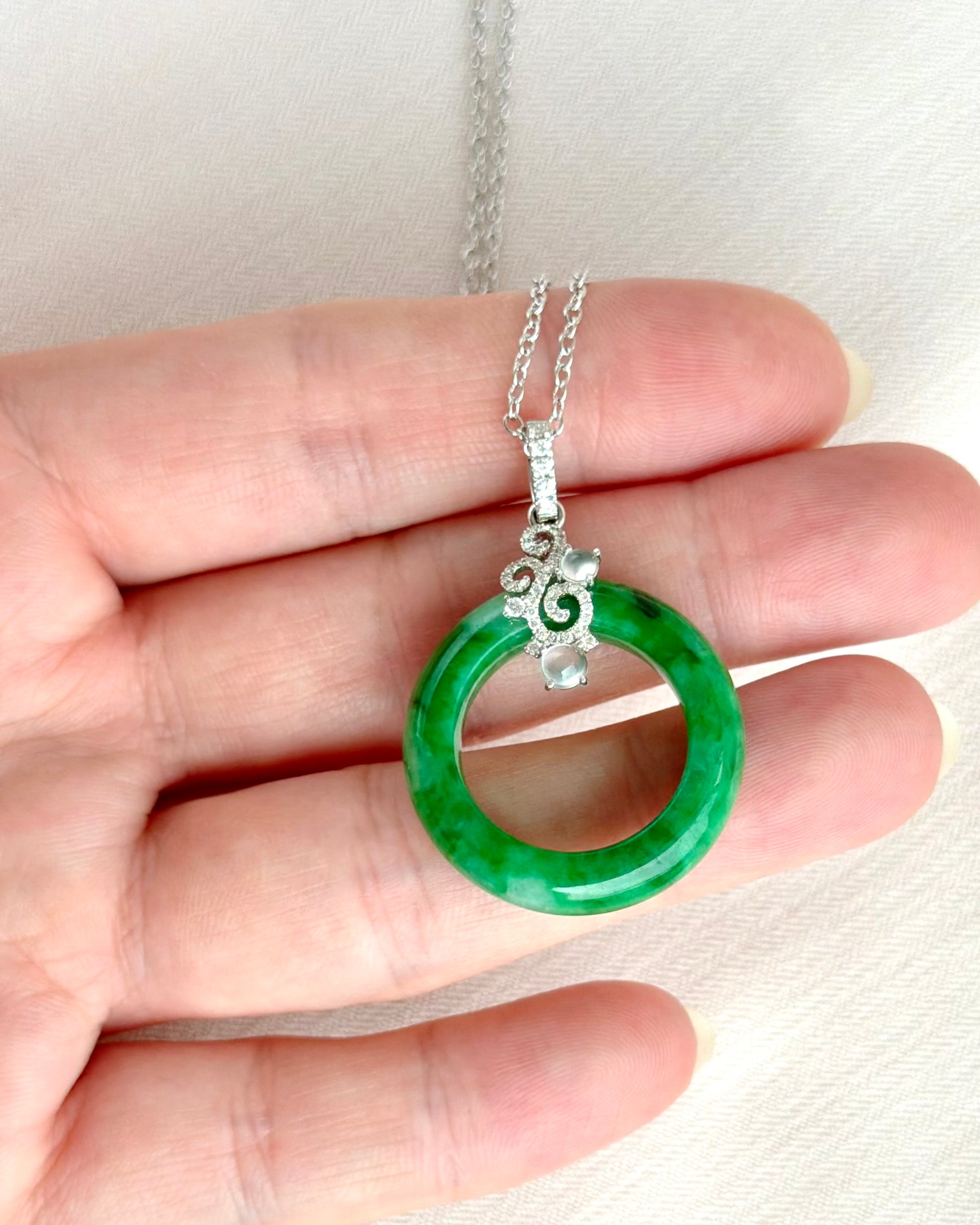 Emerald Halo Jade Pendant 翠环祥云 (Preview)
