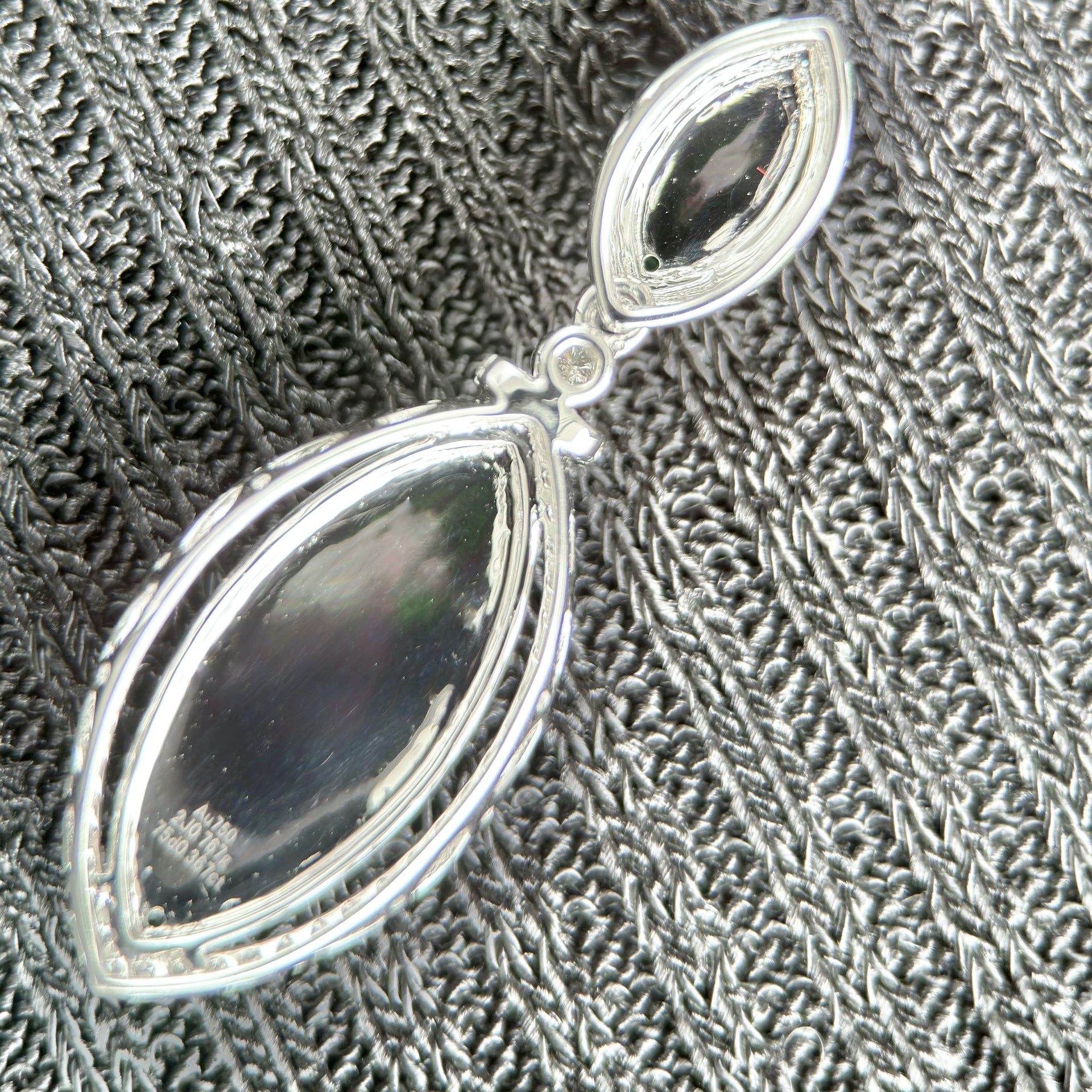 Guardian Leaf Jadeite Pendant 翠叶承福