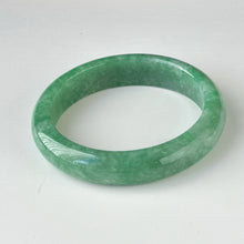 Load image into Gallery viewer, 123055 54.5mm Full Intense Green Jade Bangle
