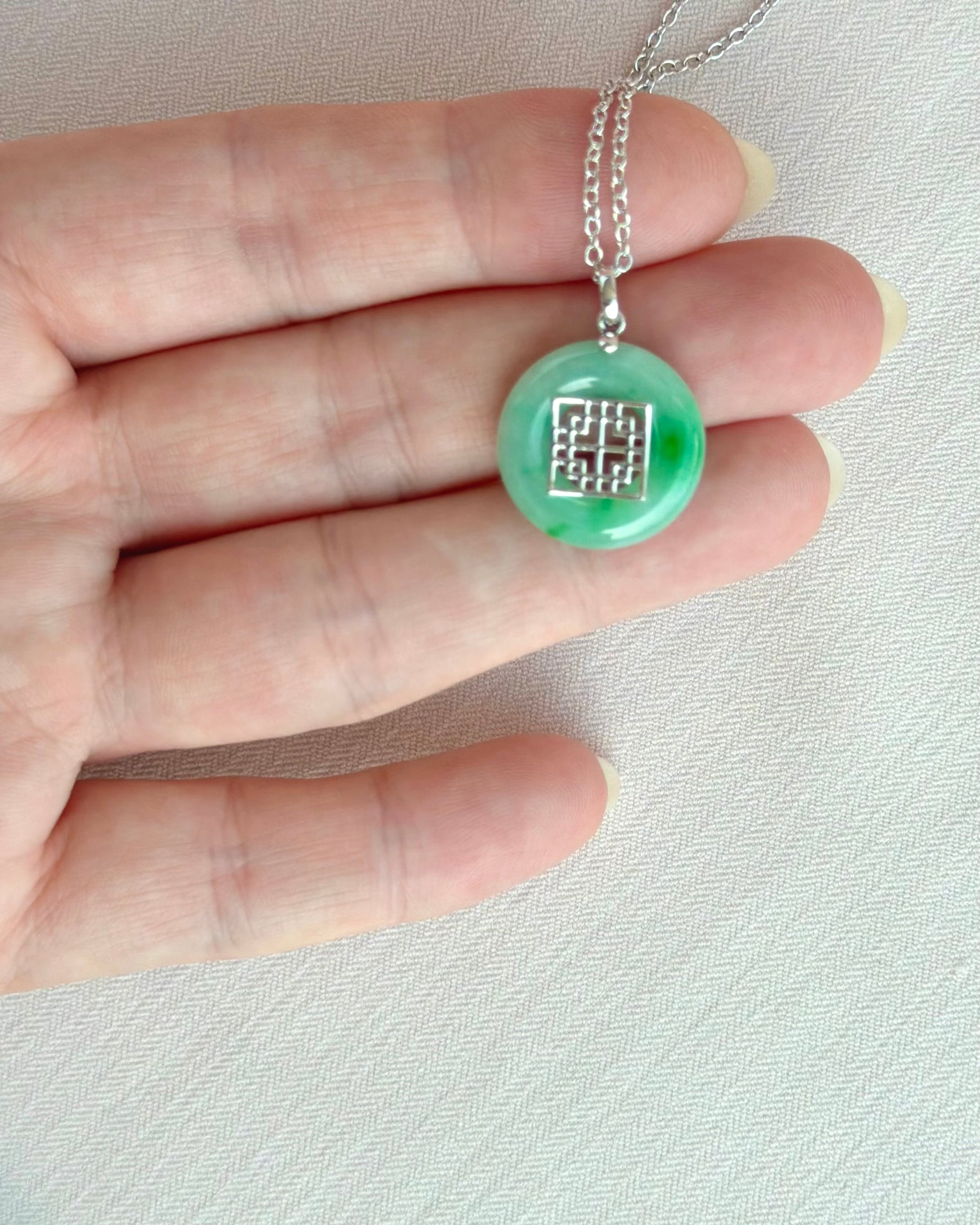 Emerald Window Jade Pendant 花窗如意 (Preview)