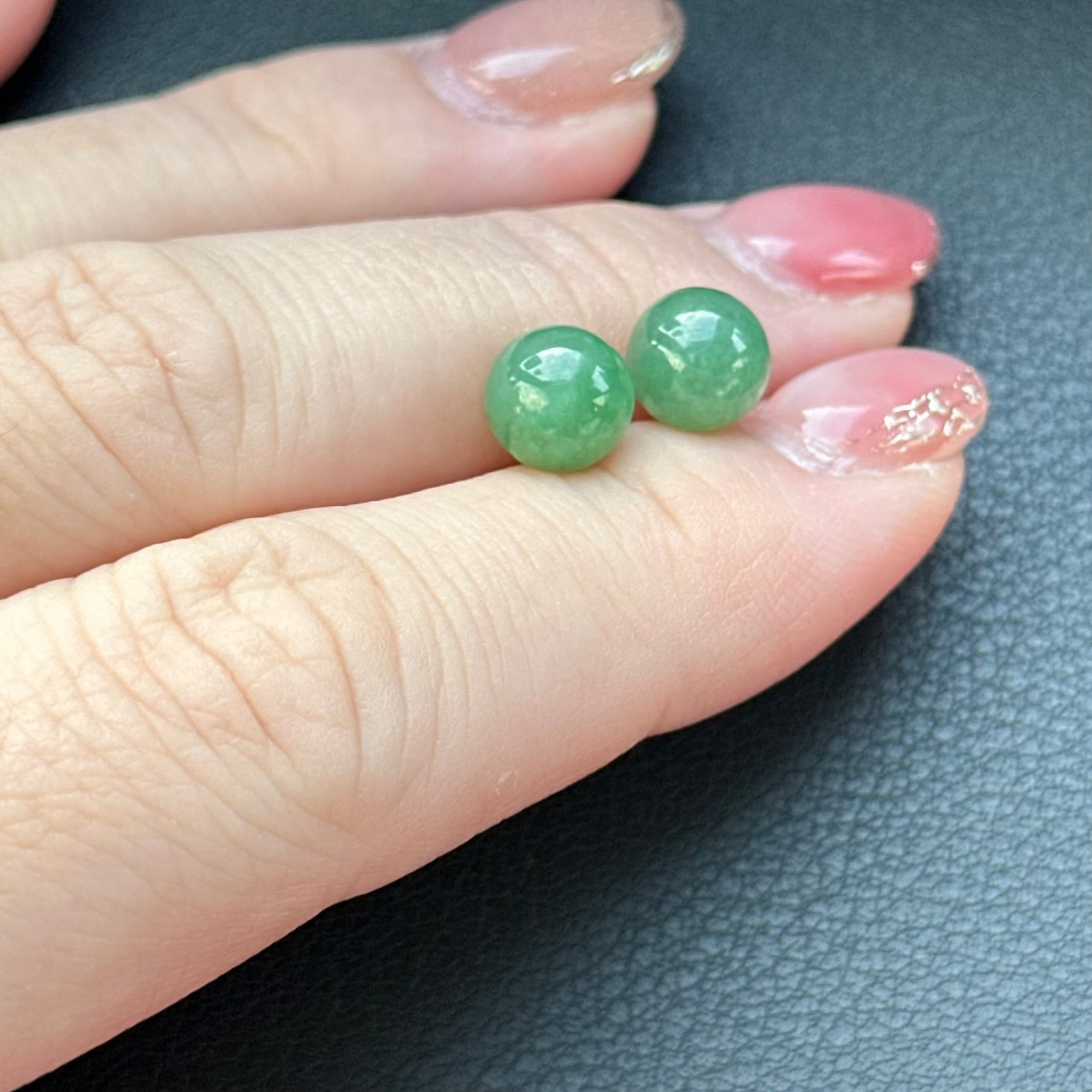 121189 Intense Green Jade Stud Earring with 18K Yellow Gold