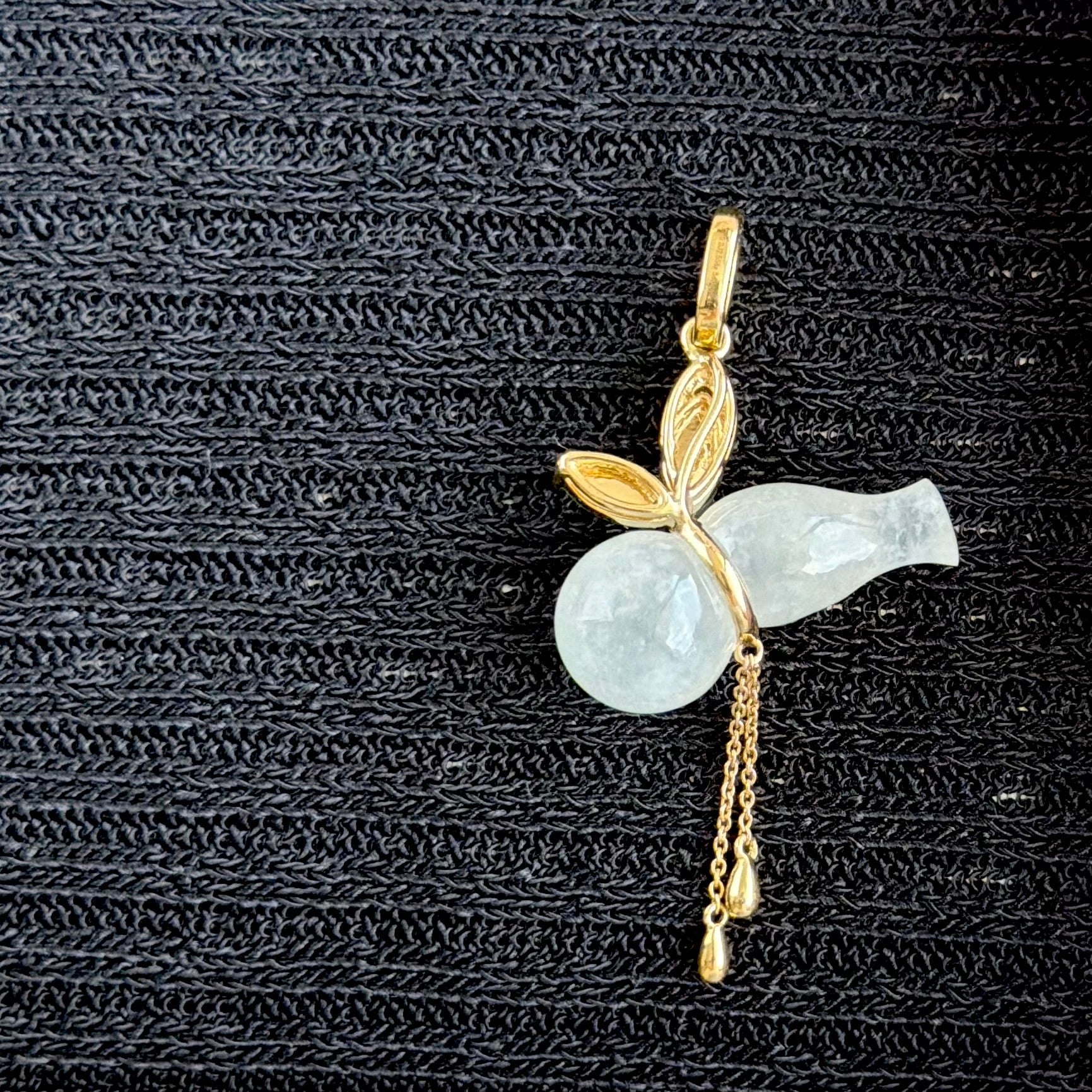 Moonlight over Emerald Vines Jadeite Pendant 月影摇翠
