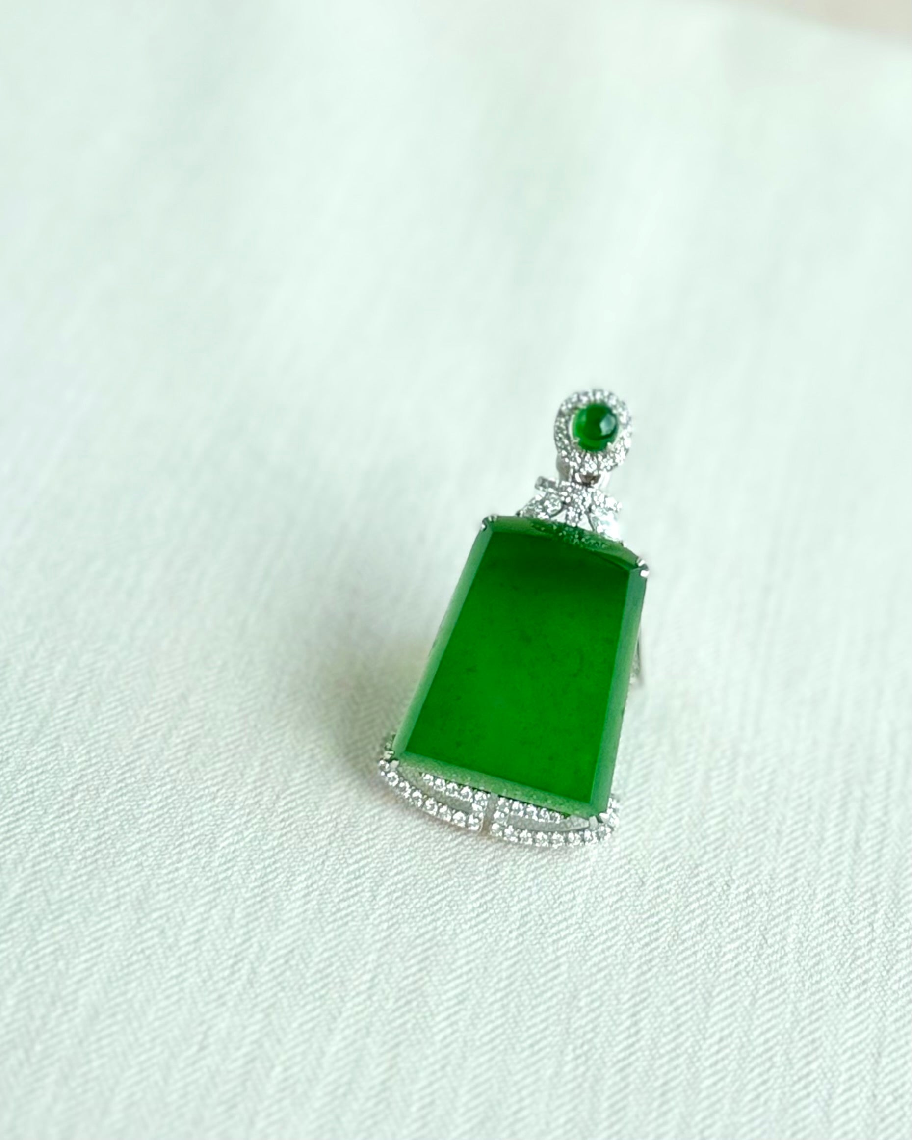 Empress's Emerald Jade Pendant 凤仪华彩 (Preview)