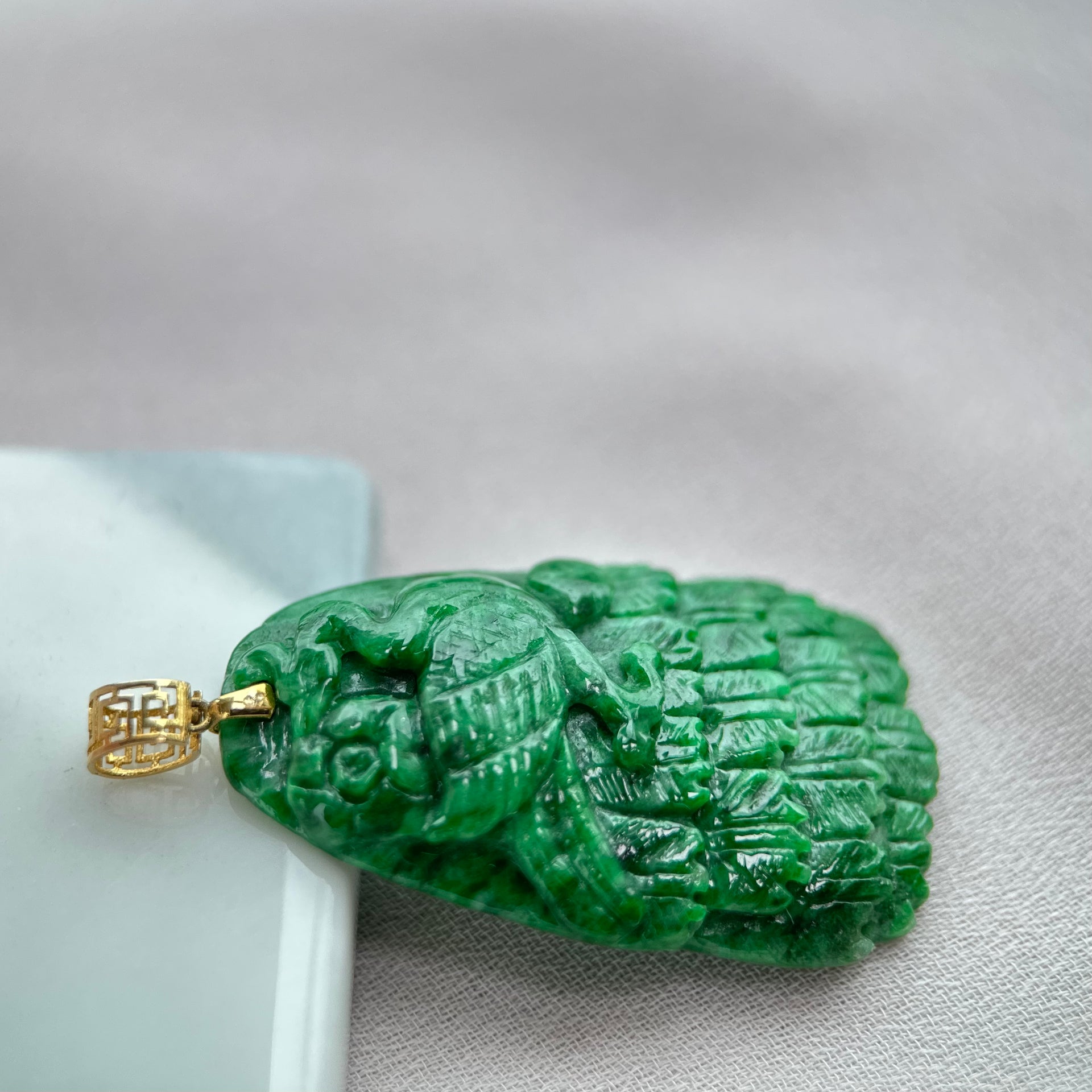 11788 Bright Green Peacock Jade Pendant