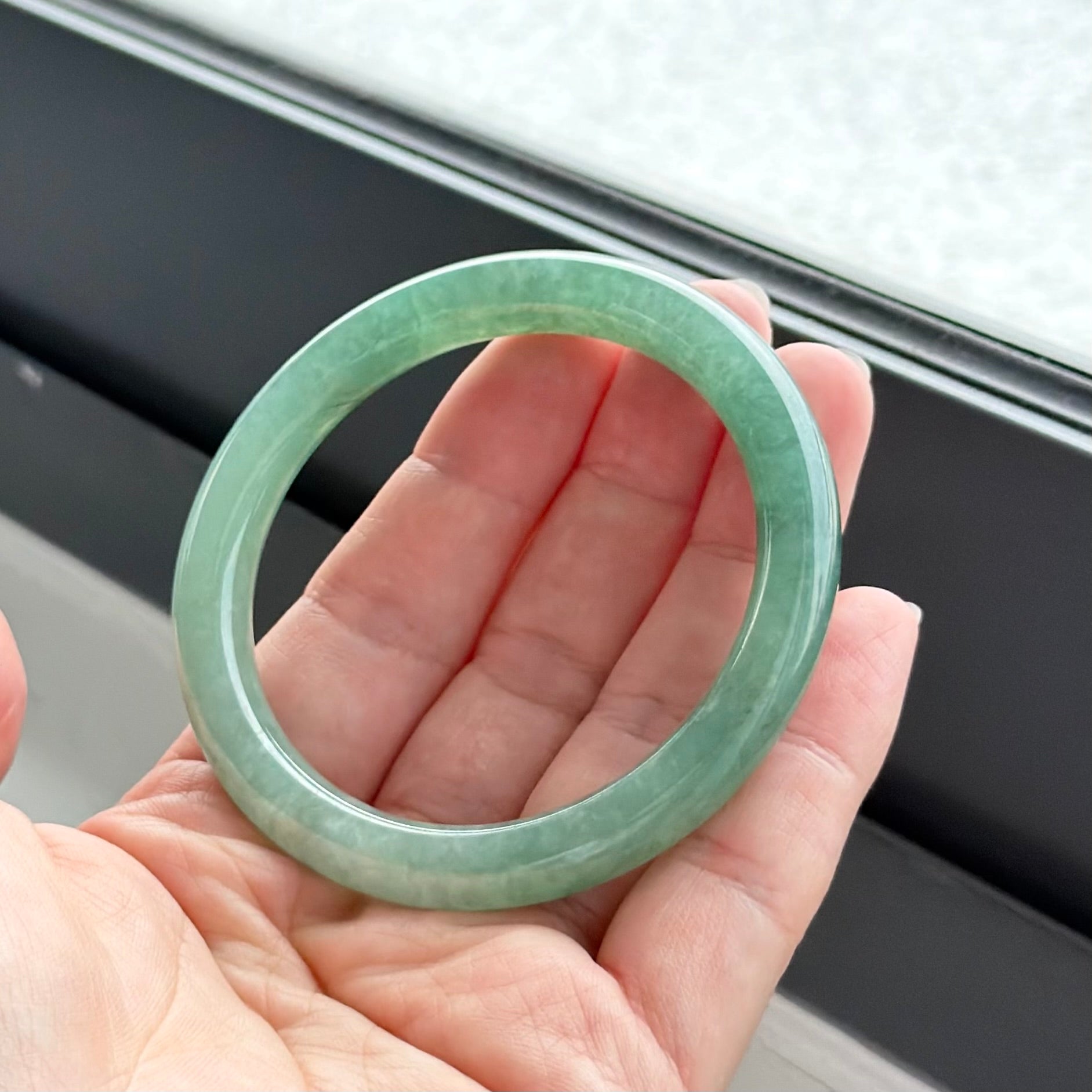 West Lake Morning Veil Rounded Jadeite Bangle 57.7mm 西湖朝纱