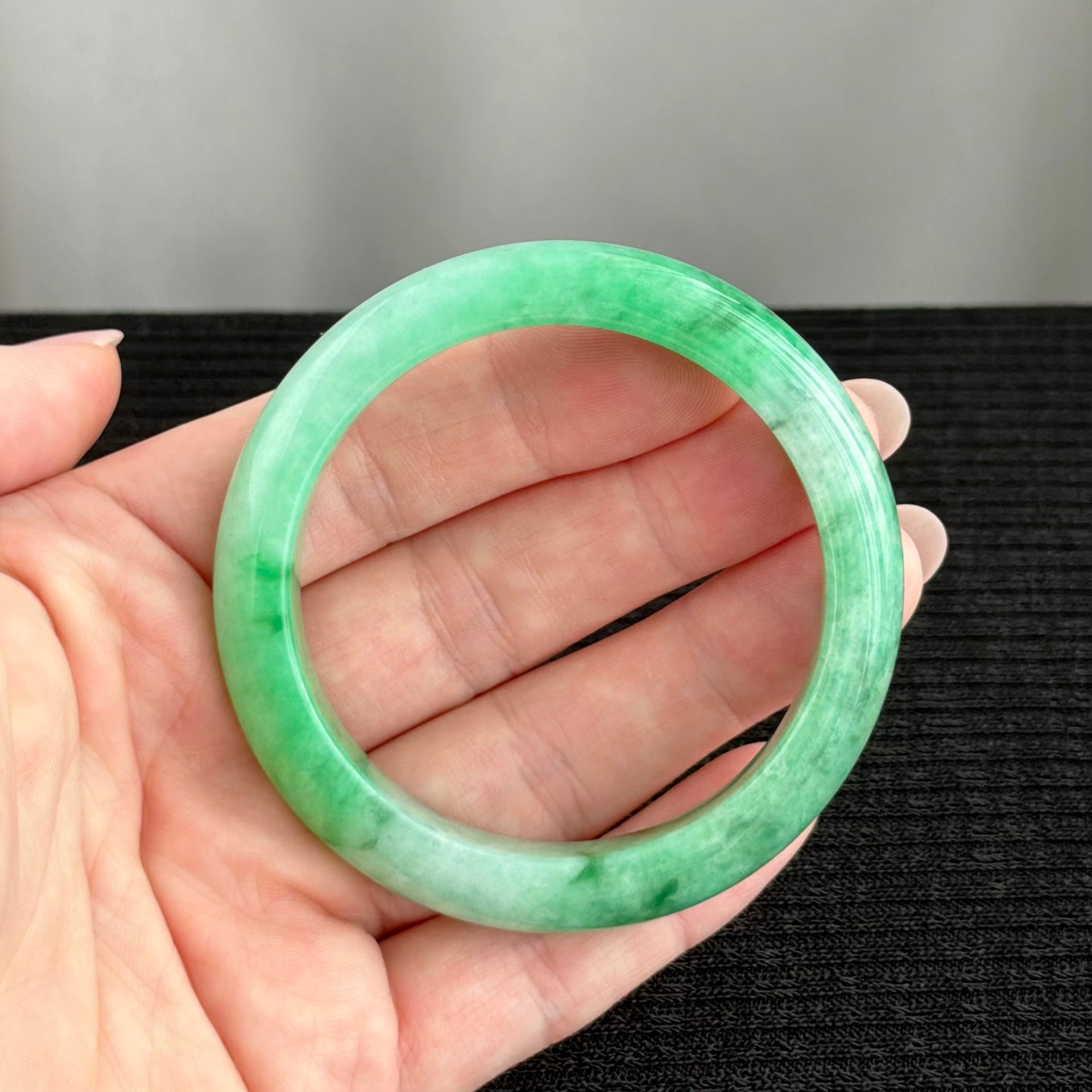 Jiuzhaigou’s Emerald Mirror 54.6mm Jadeite Bangle 九寨翠镜