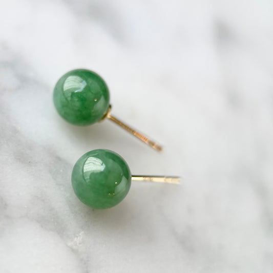 121189 Intense Green Jade Stud Earring with 18K Yellow Gold