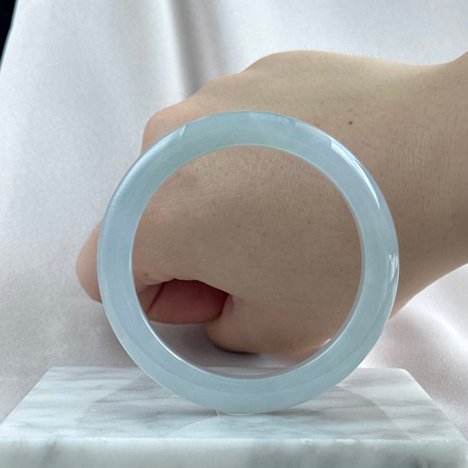 Moonlit Reverie Jadeite Bangle 52.0mm 月影清梦