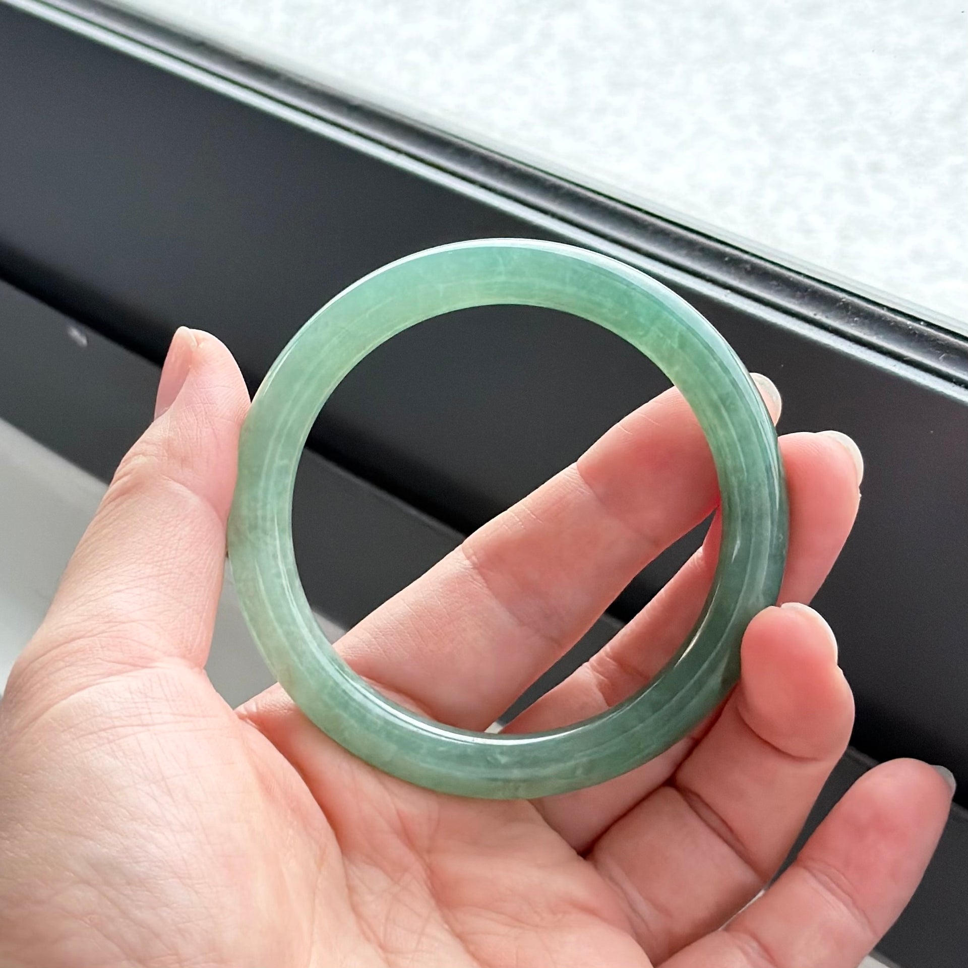 West Lake Morning Veil Rounded Jadeite Bangle 57.7mm 西湖朝纱