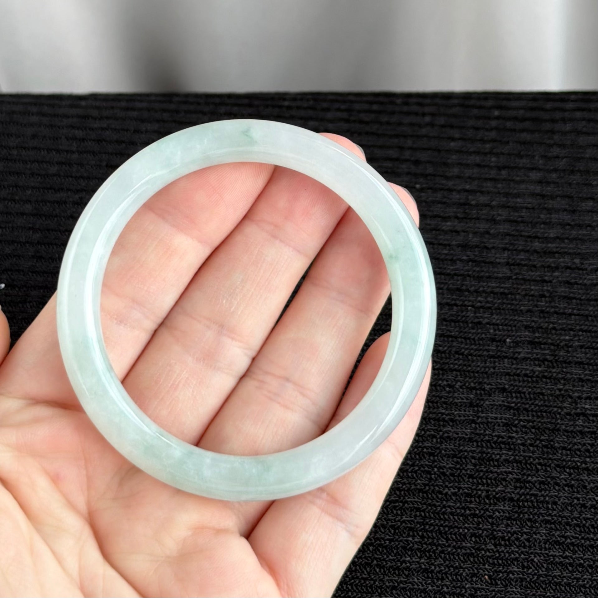 Quiet Radiance Jadeite Bangle 55.1mm 静润之光