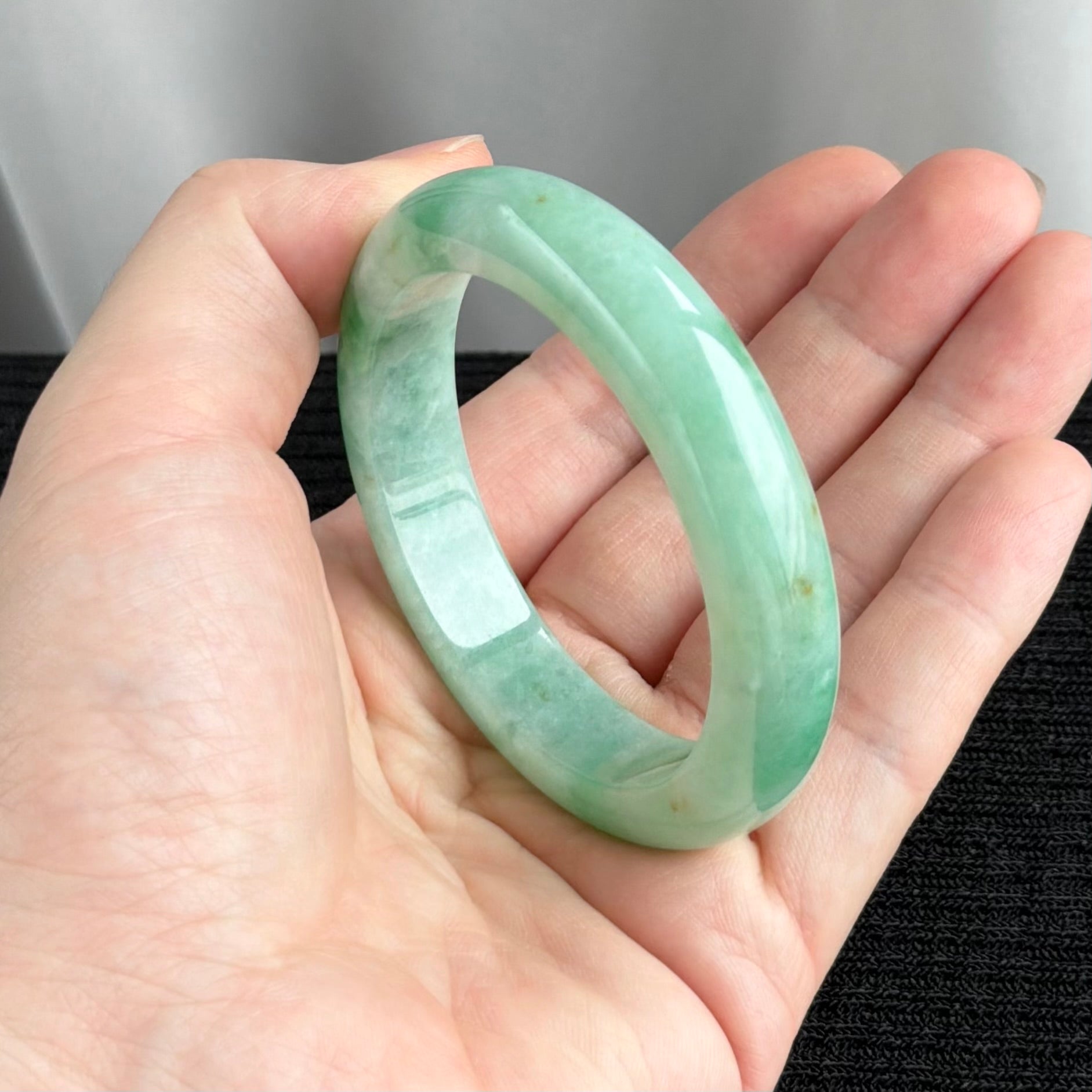 Green Hills Beyond Jadeite Bangle 54.4mm 远翠叠岫