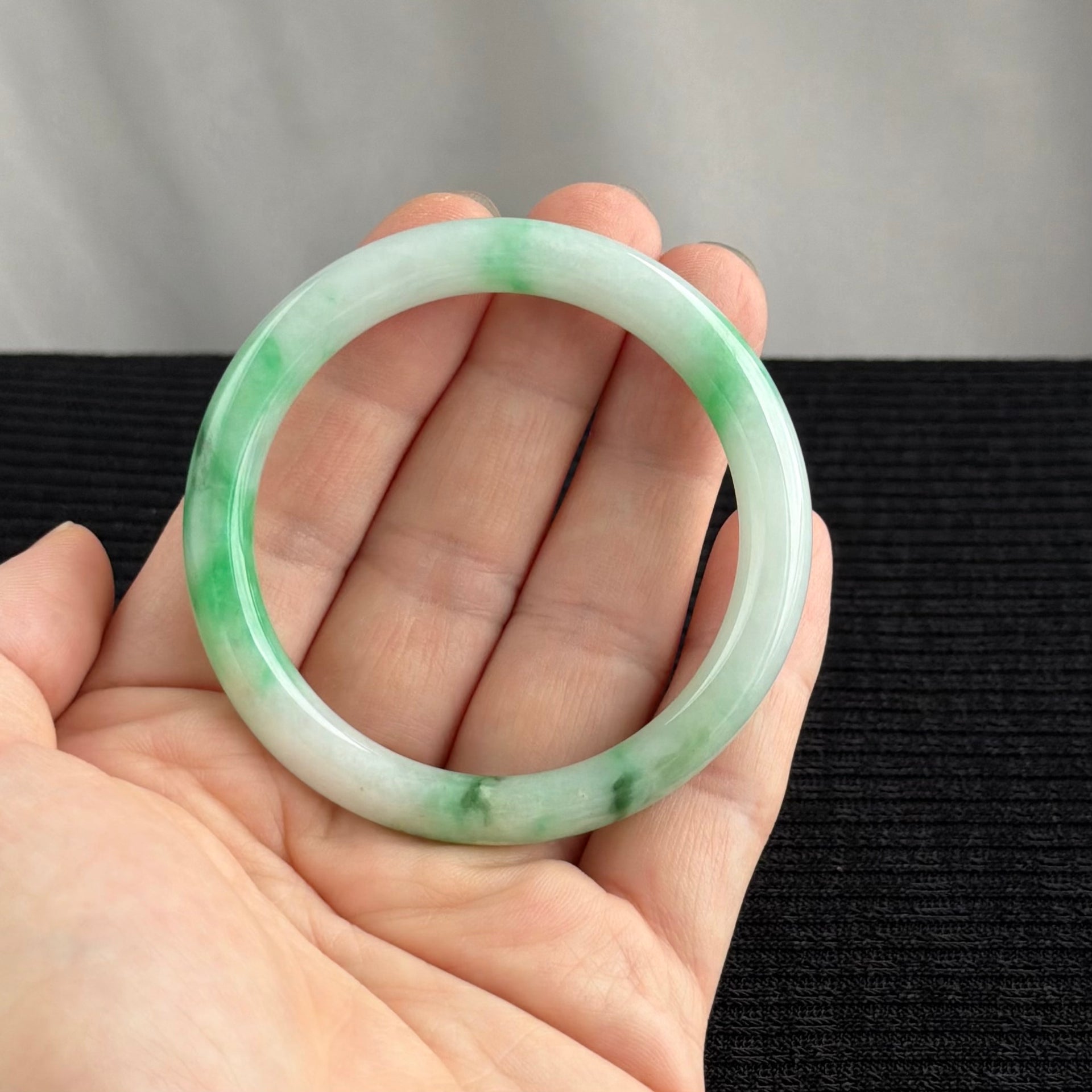 Celestial Silks Rounded Jadeite Bangle 53.1mm 天丝翠韵