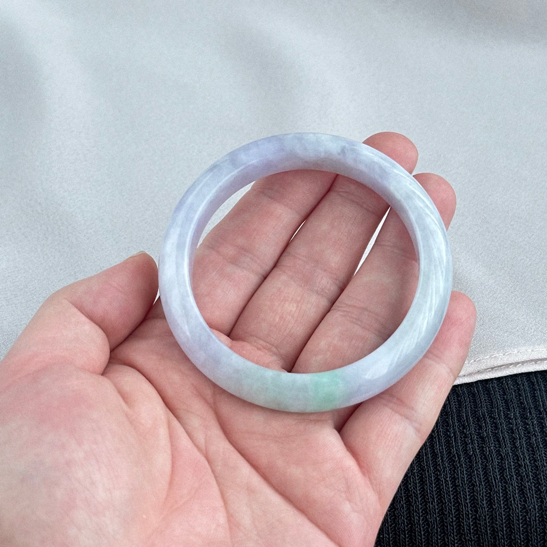 兰湖晓雾 Mist over Orchid Lake Jadeite Bangle 58.2mm