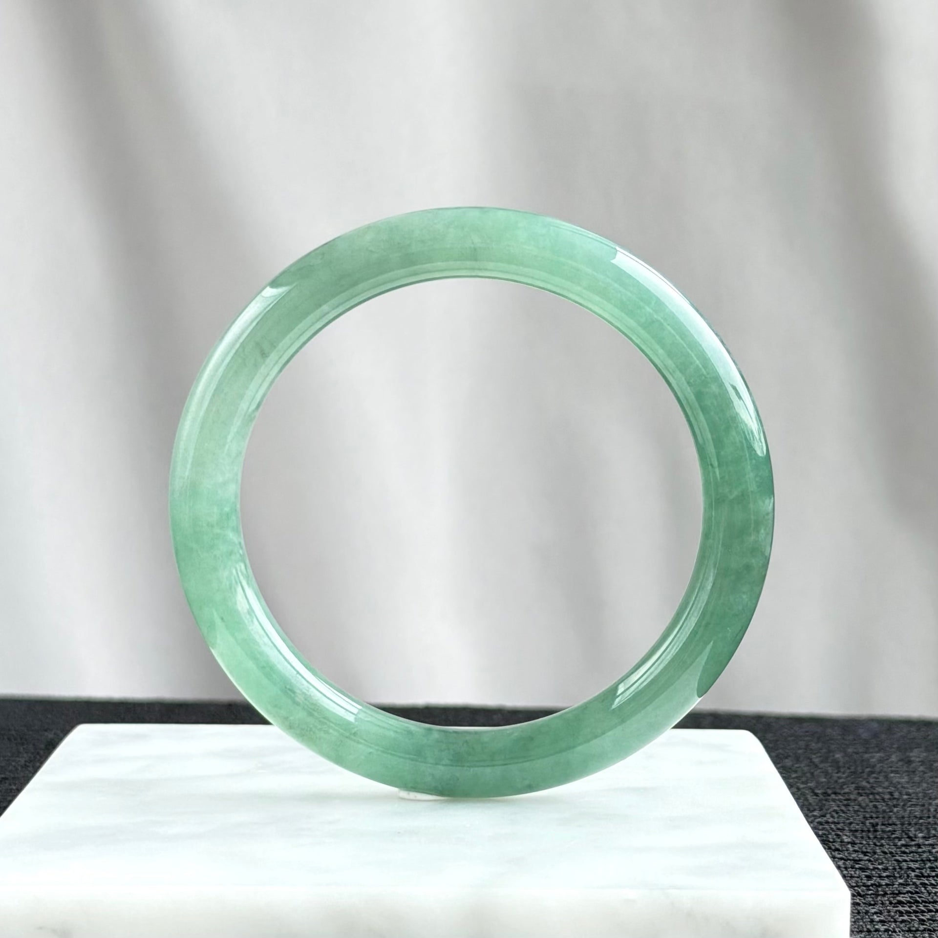West Lake Morning Veil Rounded Jadeite Bangle 57.7mm 西湖朝纱