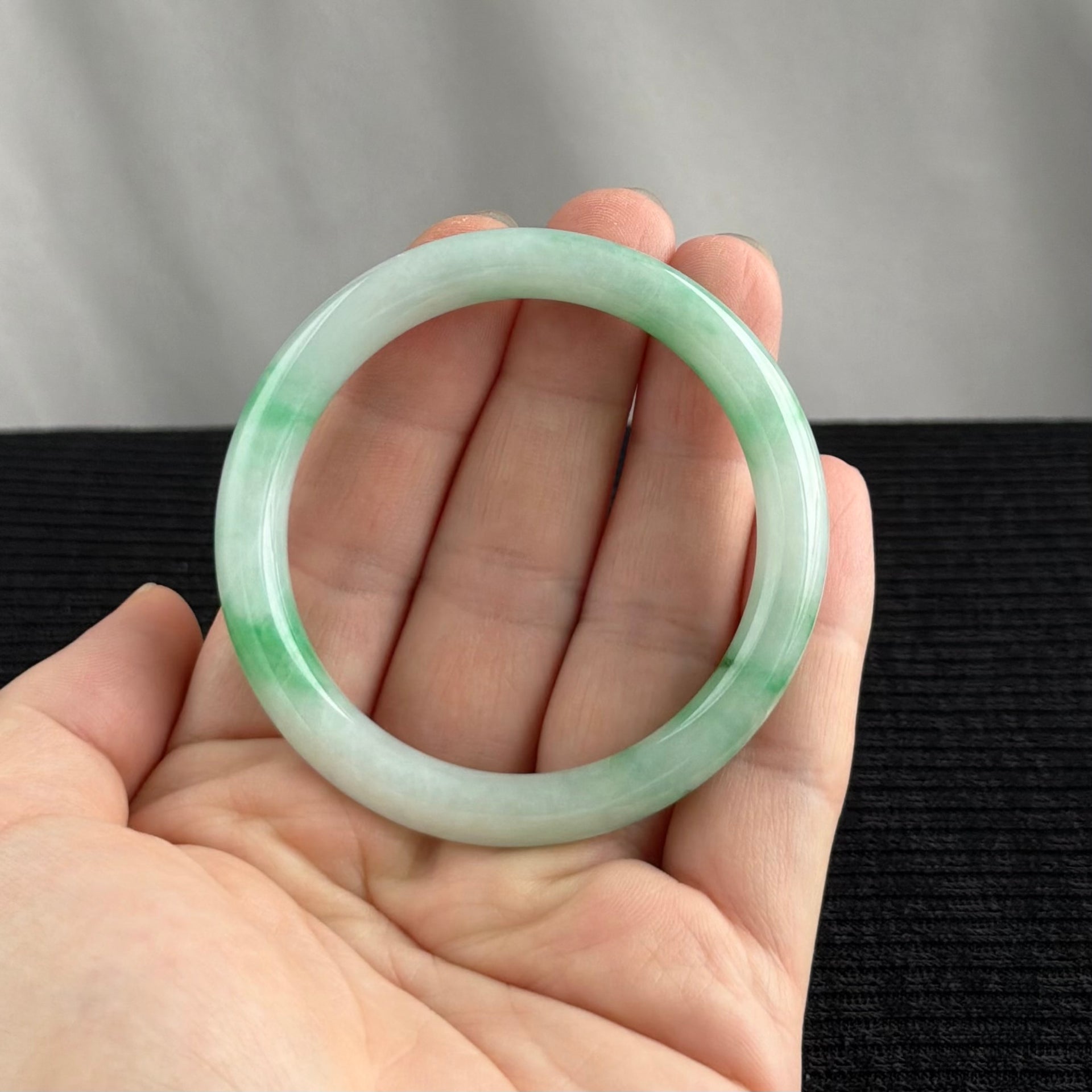 Celestial Silks Rounded Jadeite Bangle 53.1mm 天丝翠韵