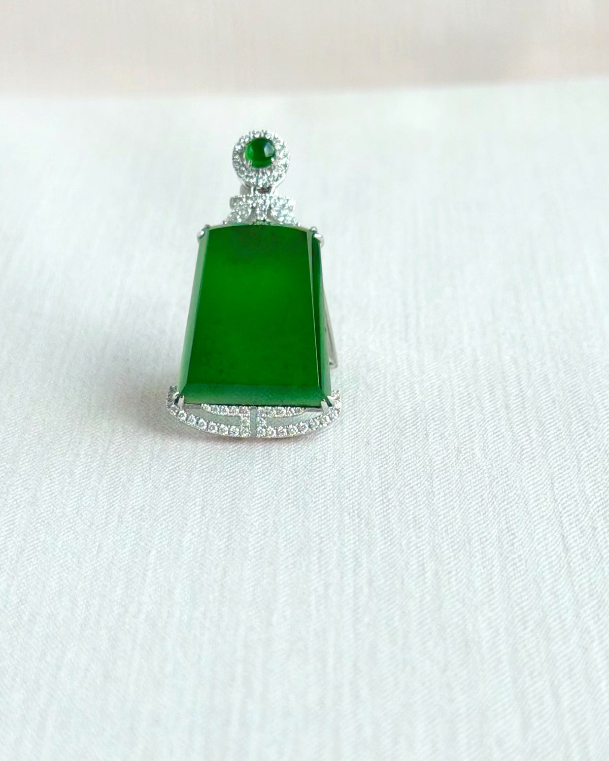 Empress's Emerald Jade Pendant 凤仪华彩