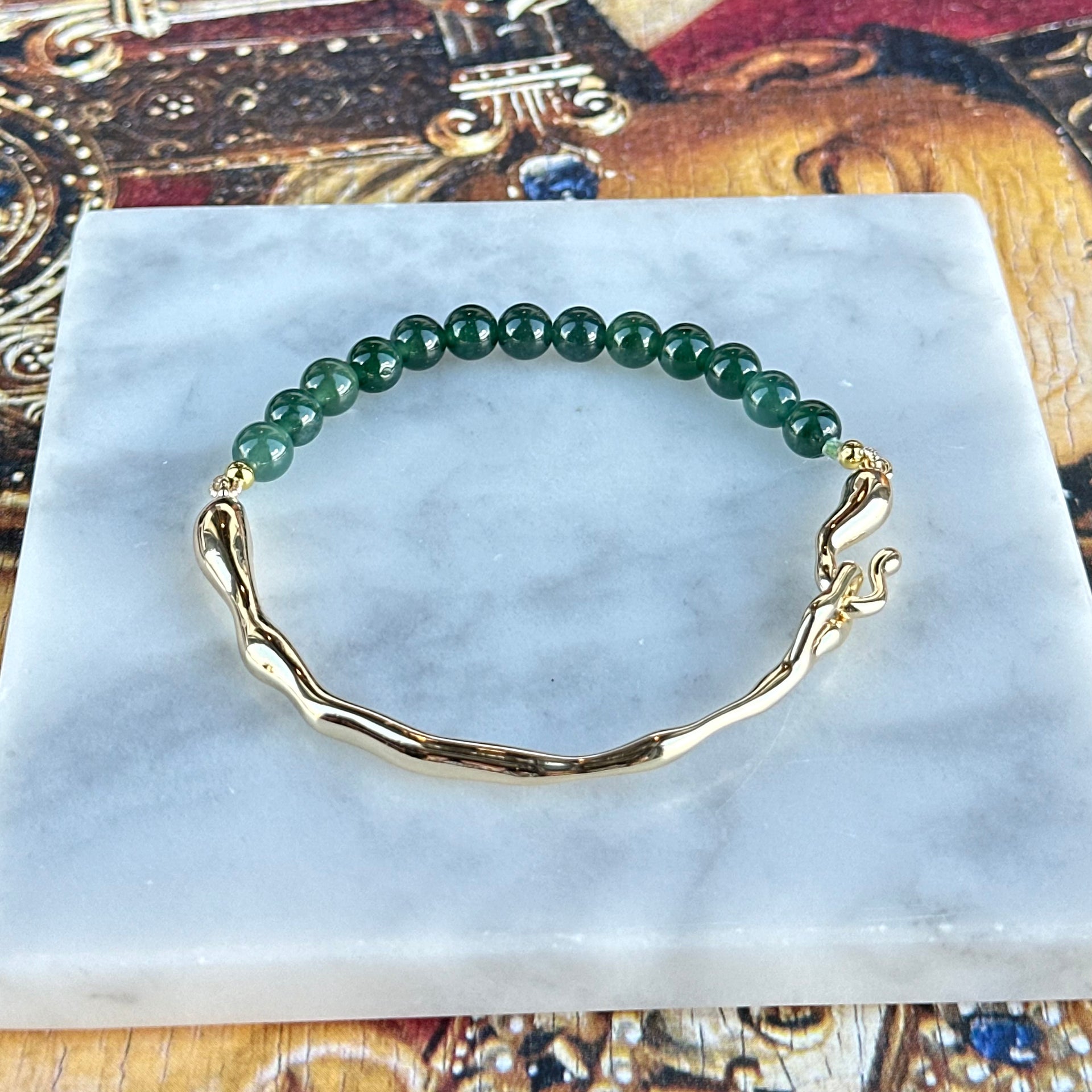 13380 Emerald Green Type A Jadeite Cuff