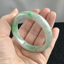 Load image into Gallery viewer, Green Horizon Jadeite Bangle 55.0mm 翠光天际

