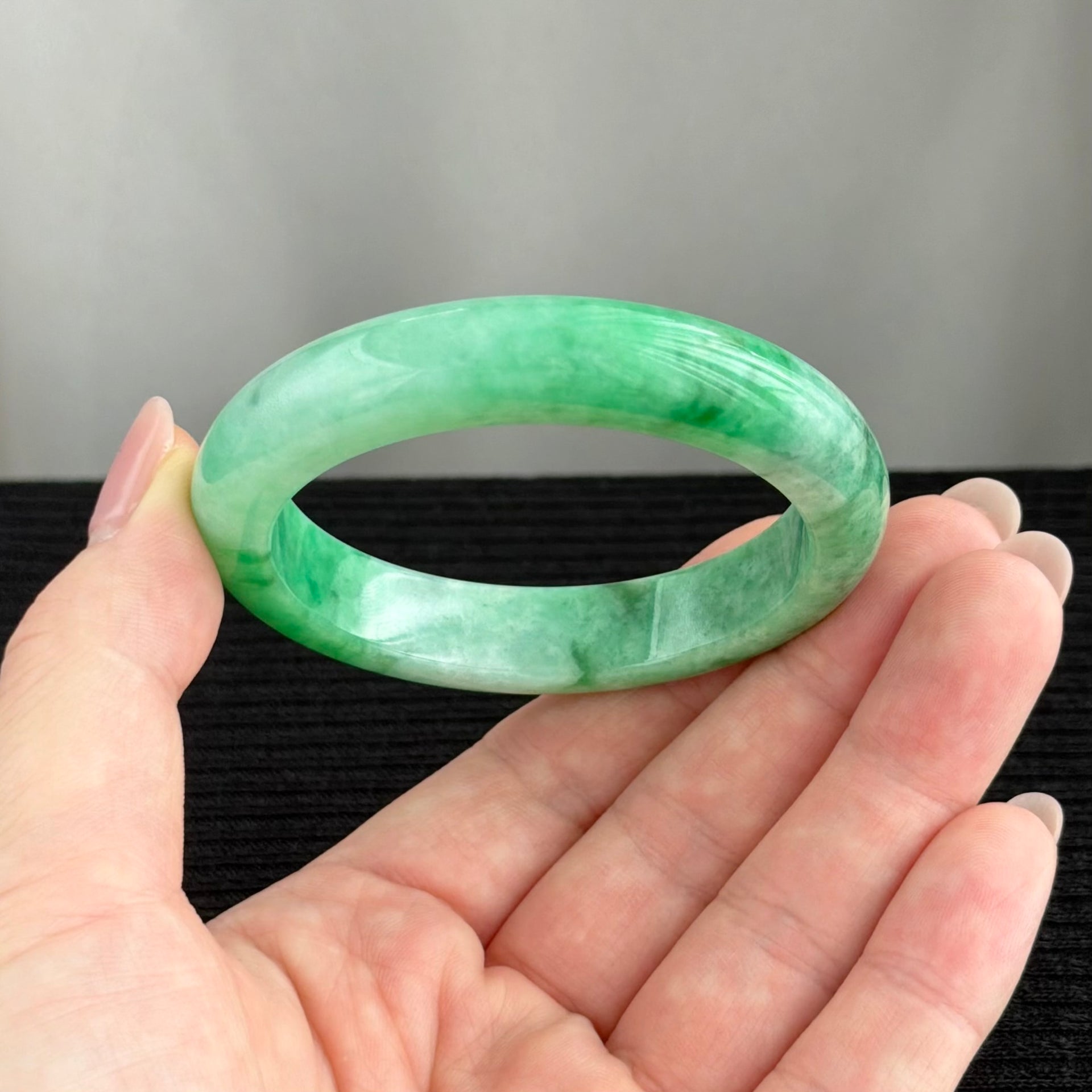 Jiuzhaigou’s Emerald Mirror 54.6mm Jadeite Bangle 九寨翠镜