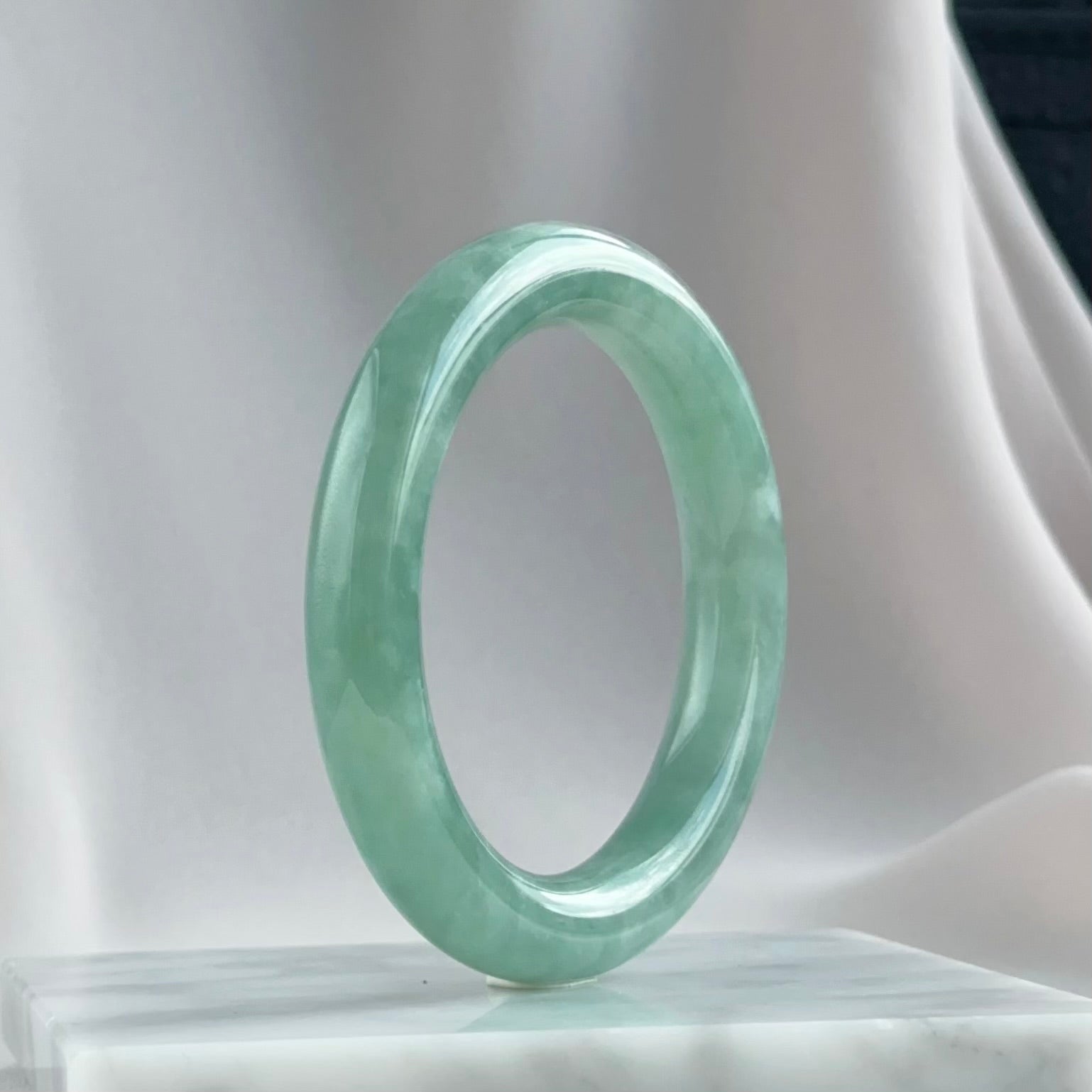 翠羽光吟 Whisper of Jade Feathers Rounded Jadeite Bangle 55.6mm