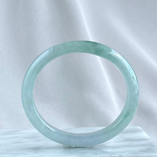 Blooming Breeze Oval Jadeite Bangle 51.9mm 翠绽清风