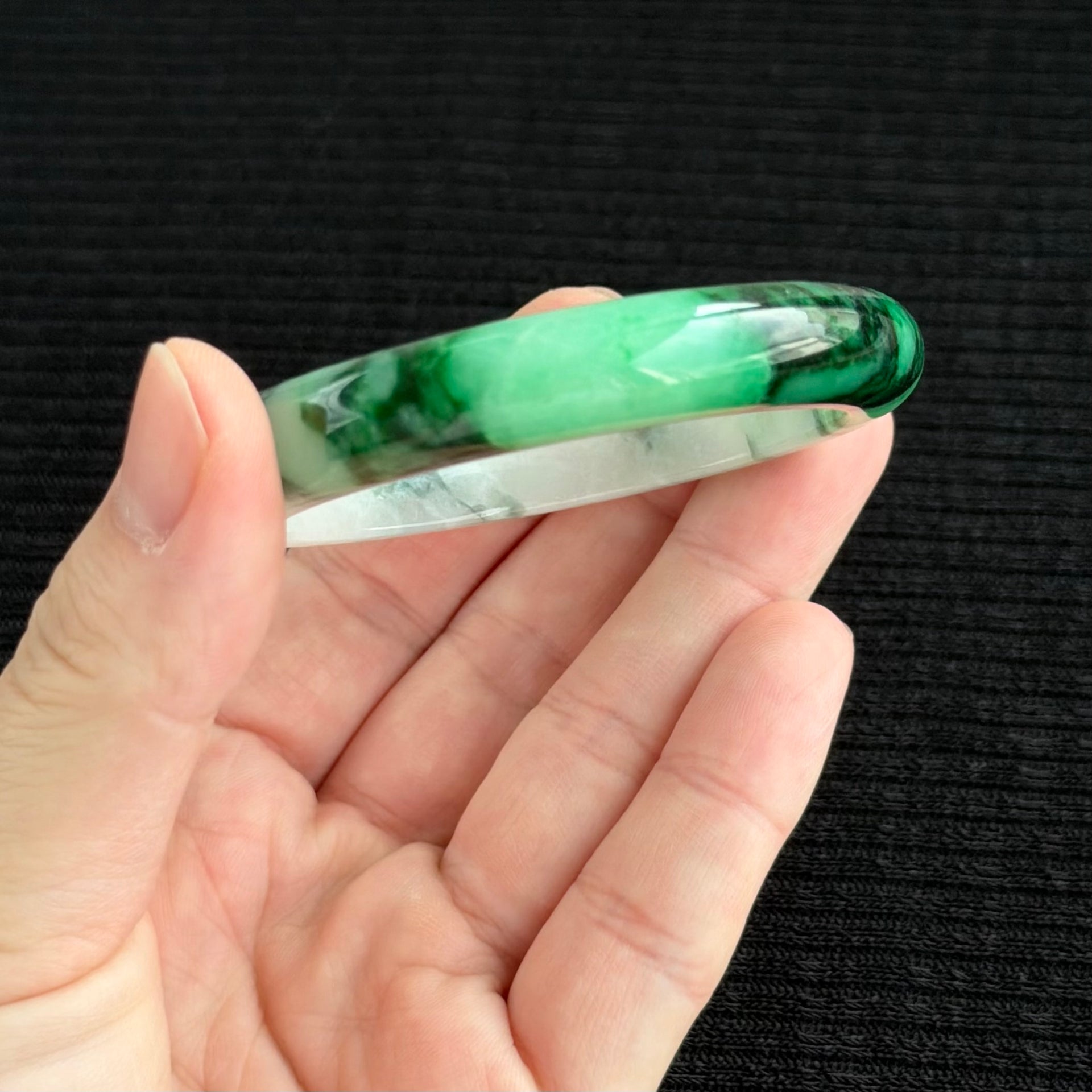 The Emerald Silk-Road Jadeite Bangle 54.3mm 碧丝万缕