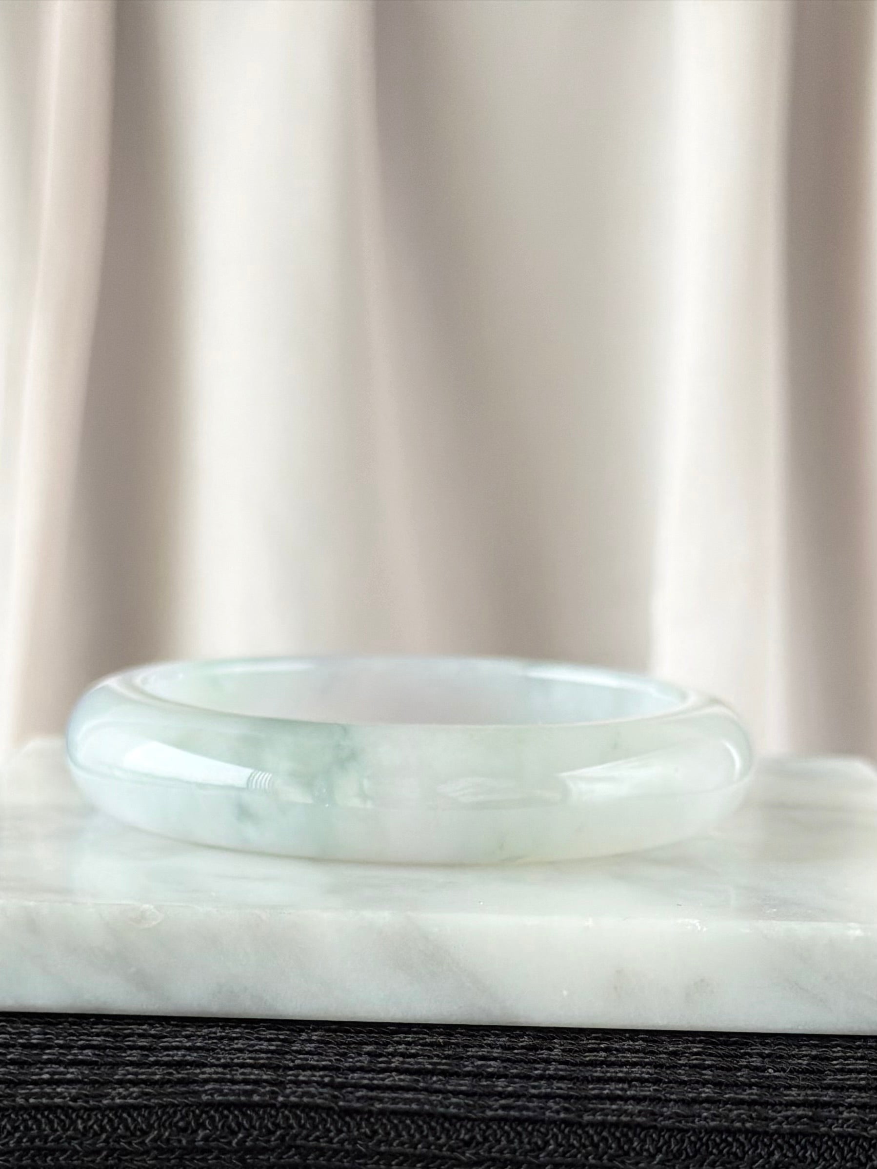 Moonlight over the Snow Lotus 53.4mm Jadeite Bangle 雪莲月影 (Preview)