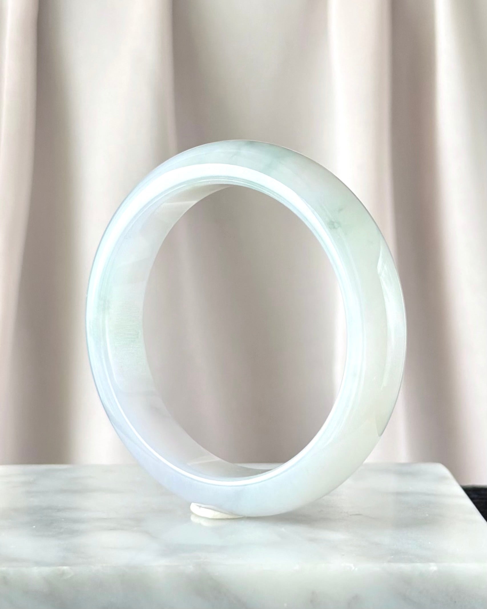 Moonlight over the Snow Lotus 53.4mm Jadeite Bangle 雪莲月影 (Preview)