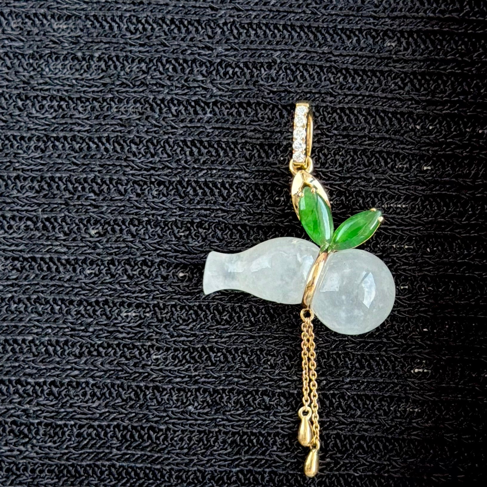 Moonlight over Emerald Vines Jadeite Pendant 月影摇翠